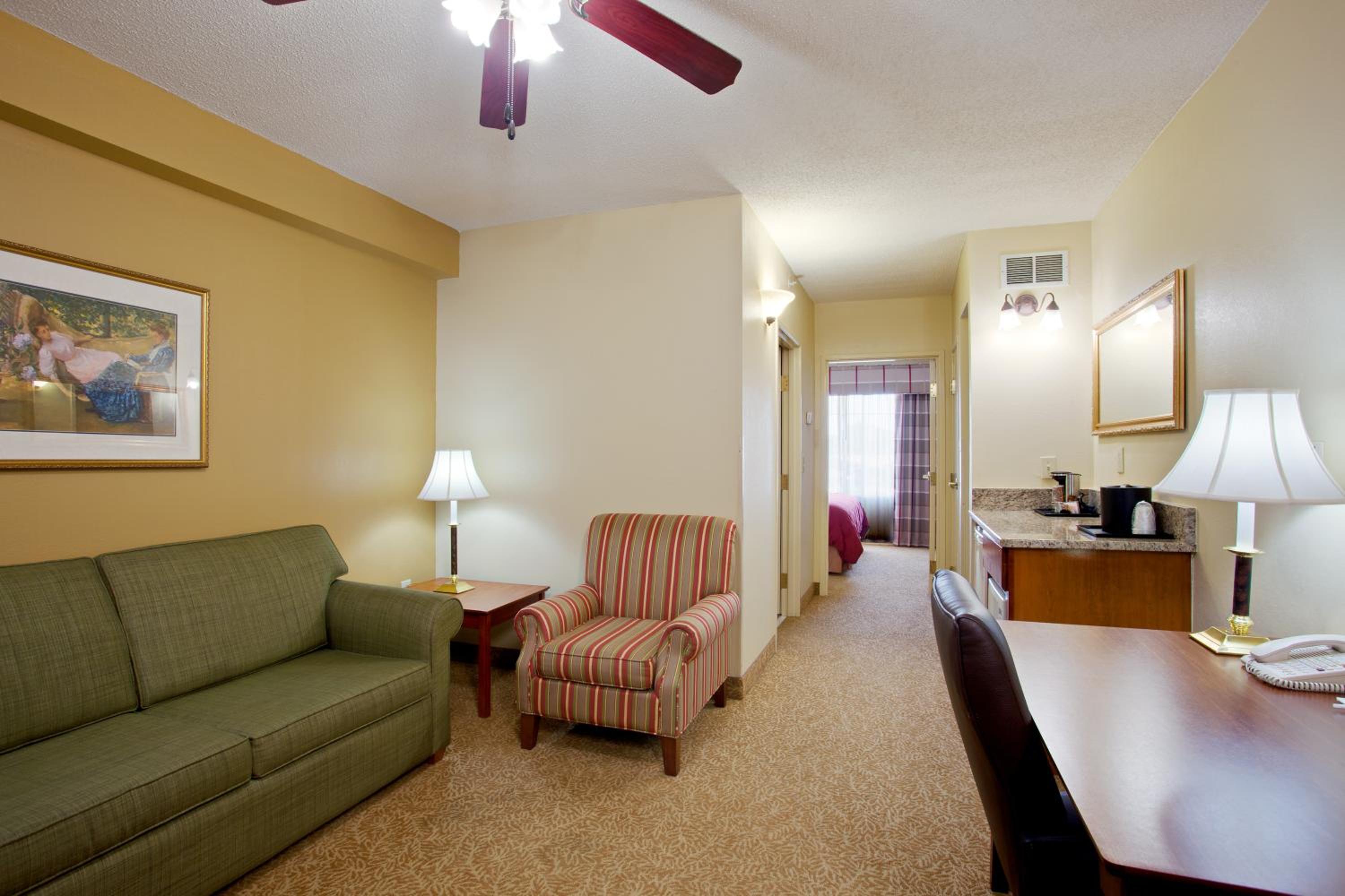 One-Bedroom King Suite - Non-Smoking - Photo 12