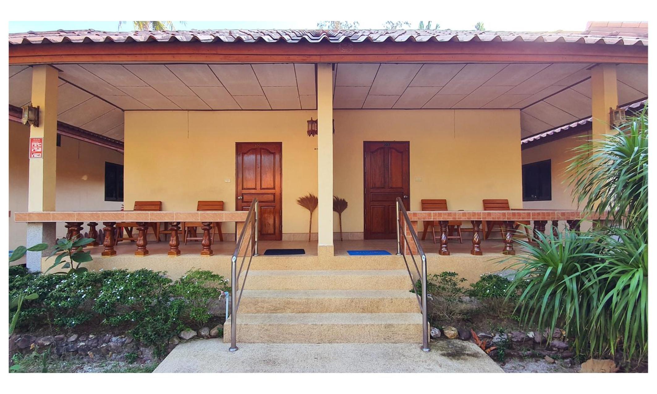 Bungalow with Garden View photo 2