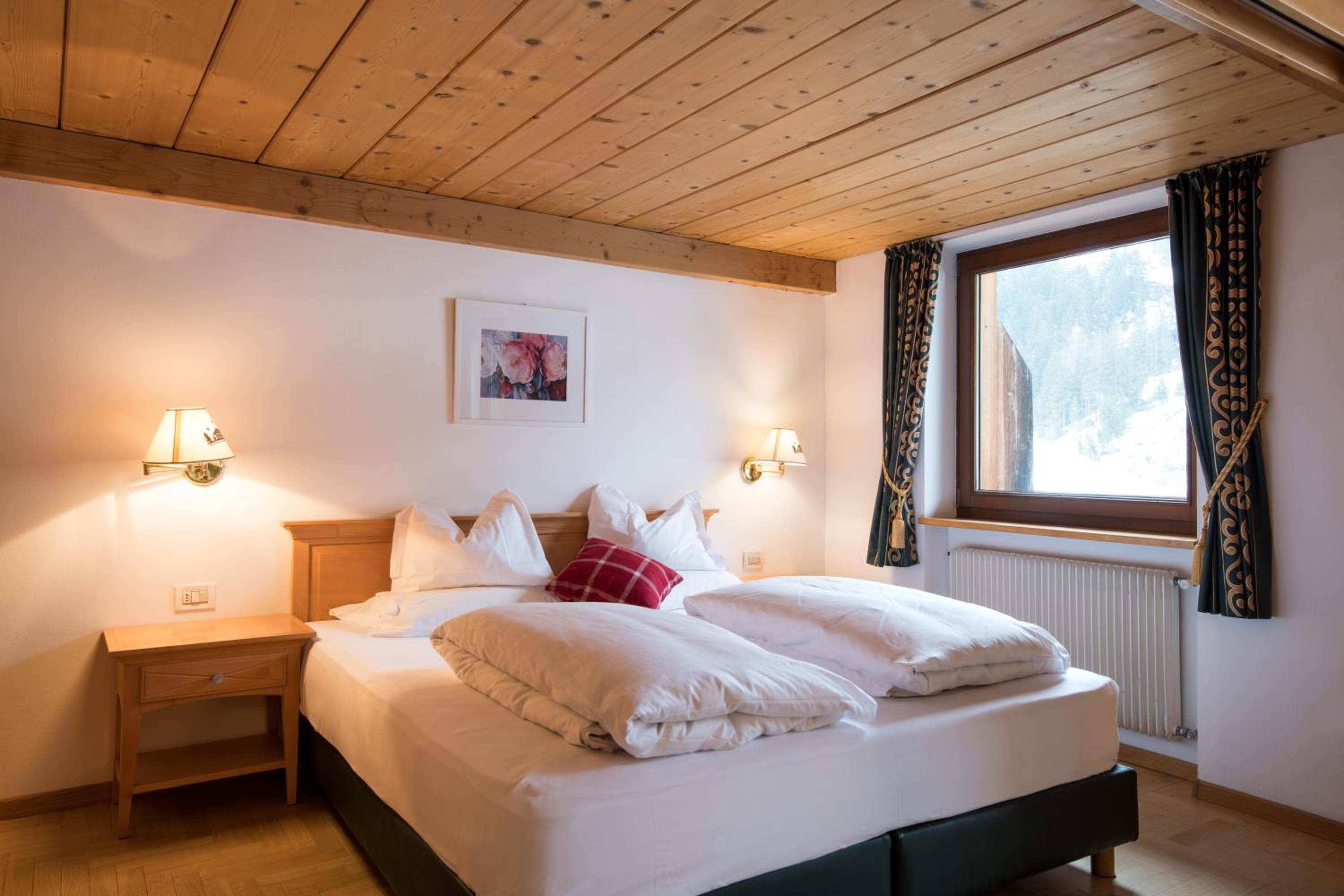 Family Suite with Balcony - Photo 5