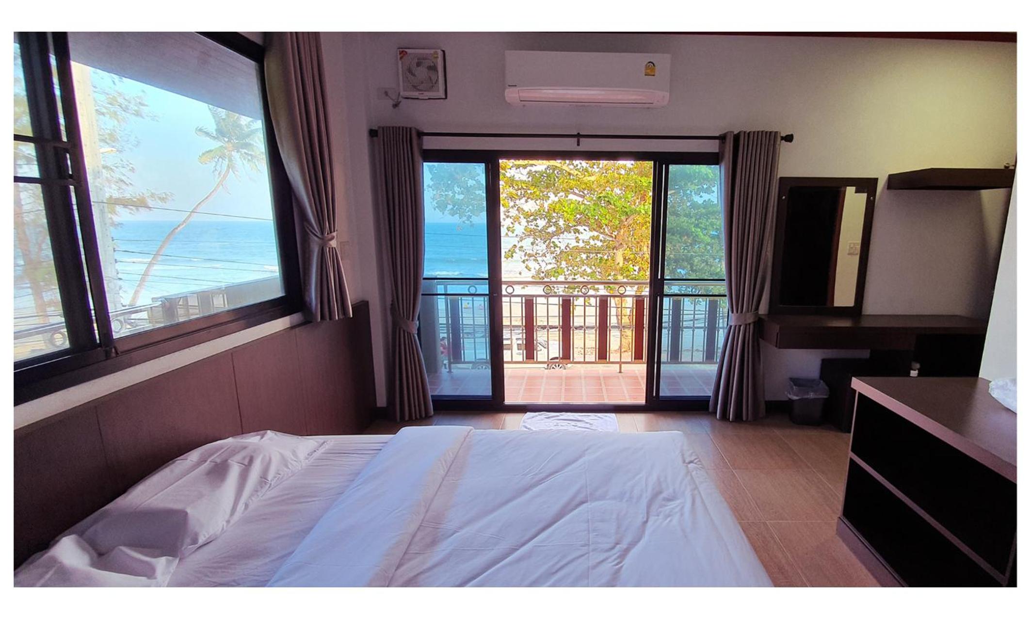 Deluxe Double Room with Balcony and Sea View