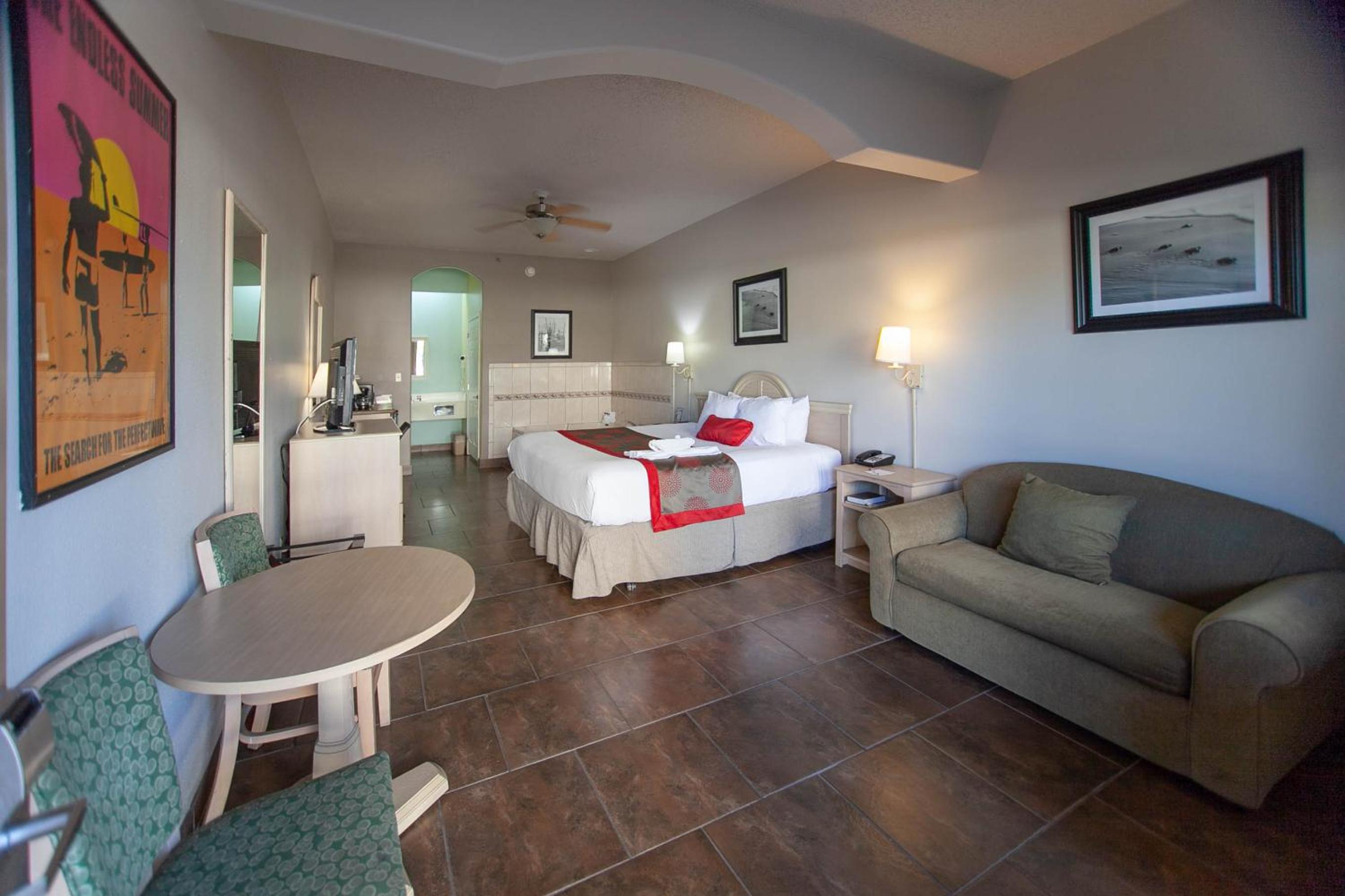 Suite with King Bed - Photo 1