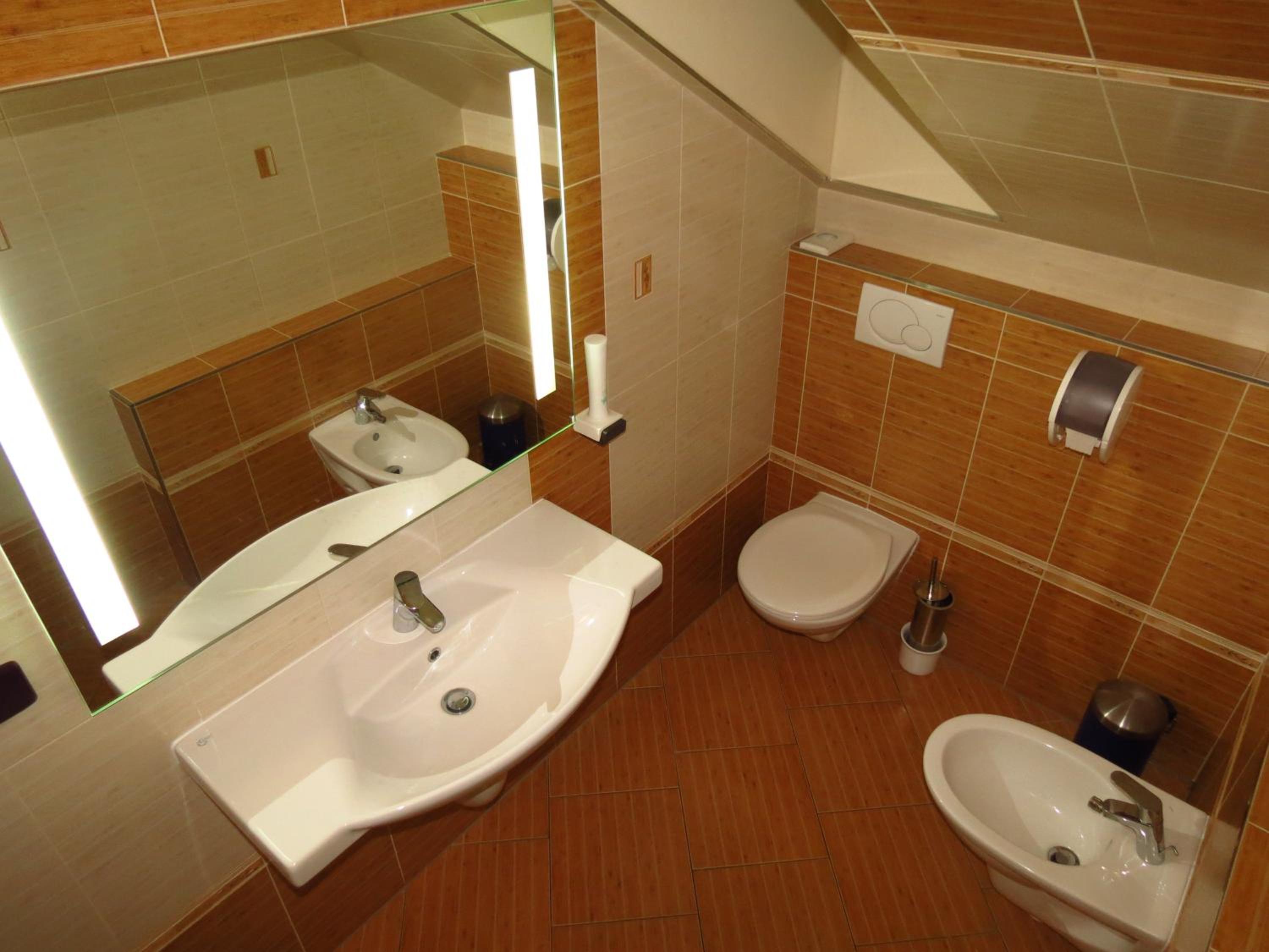 Triple Room with Private Bathroom photo 3