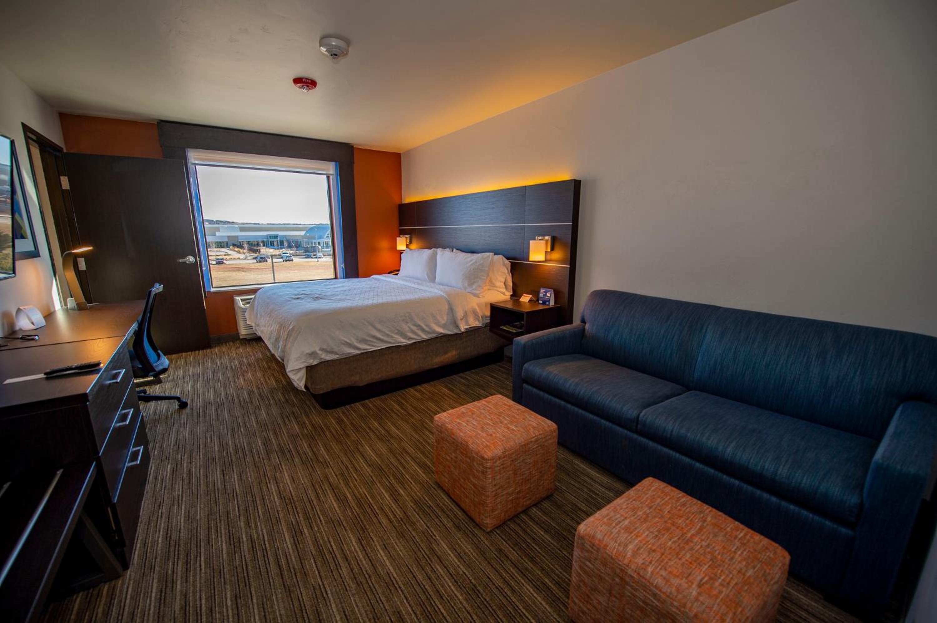 Two-Bedroom Suite photo 3