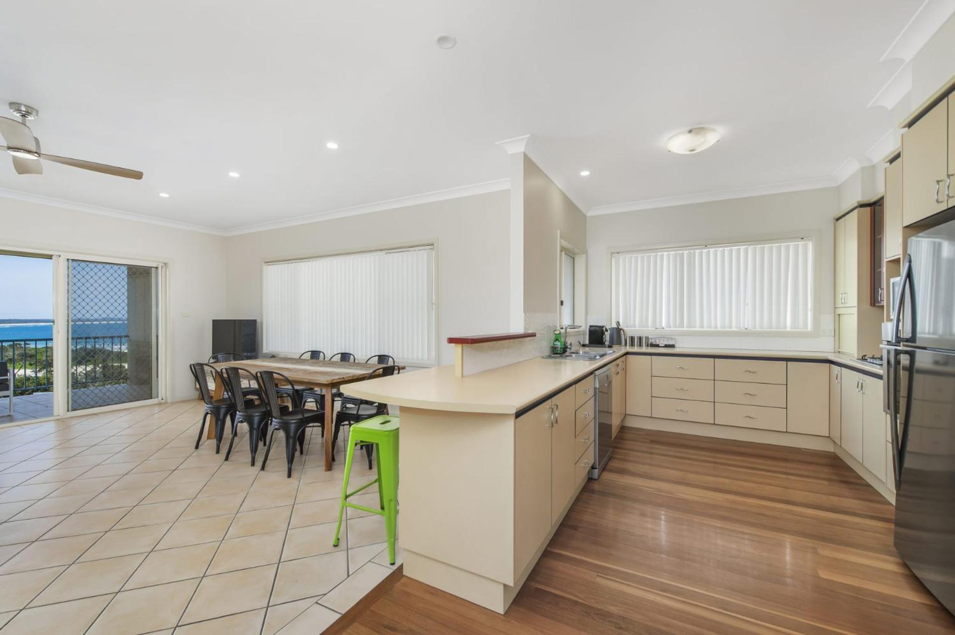 Four-Bedroom House photo 2