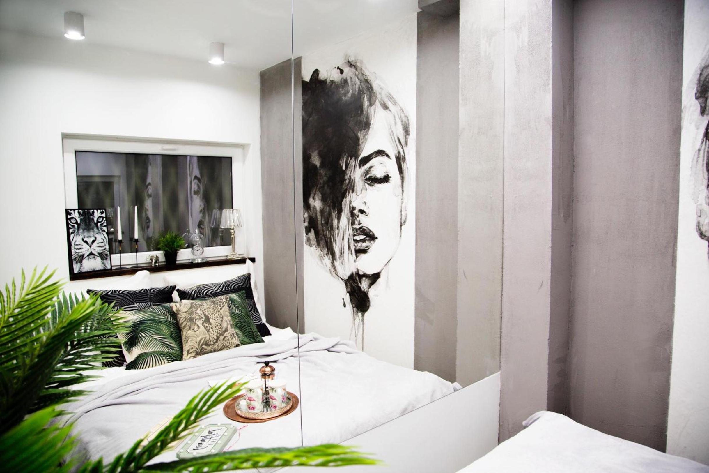 One-Bedroom Apartment - Photo 1