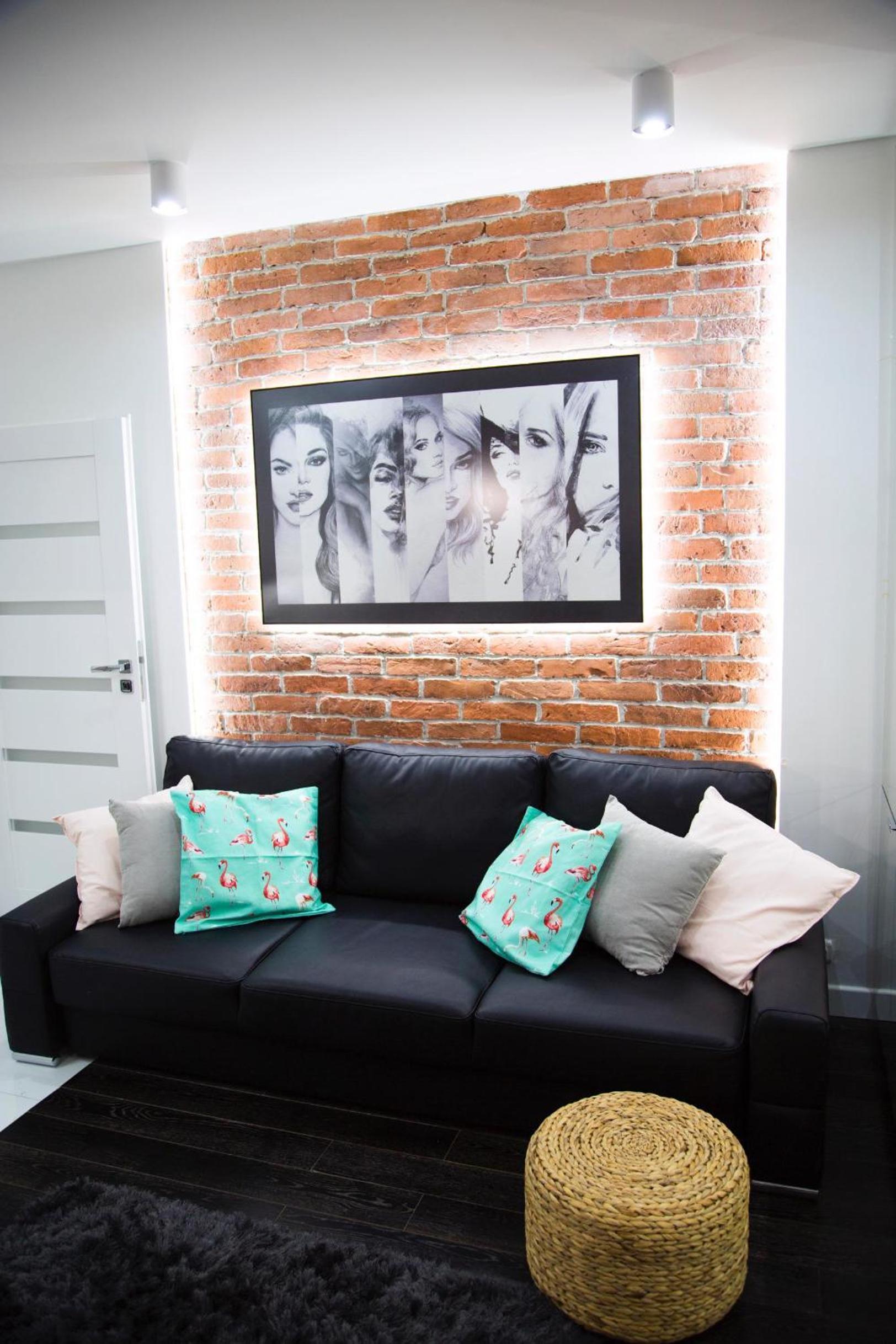 One-Bedroom Apartment - Photo 3