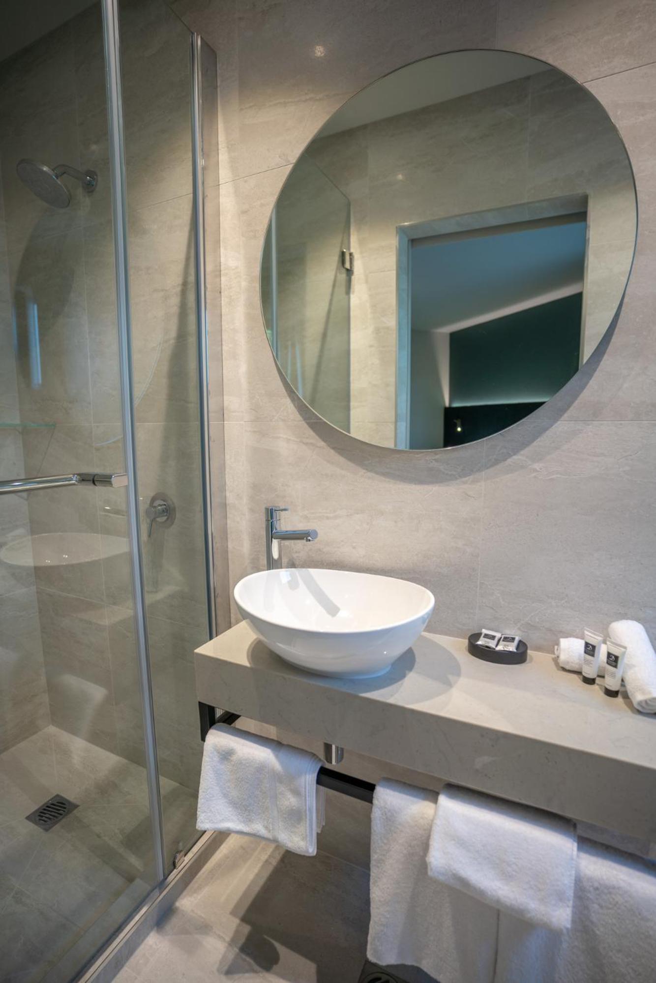 Standard Double or Twin Room - Photo 4