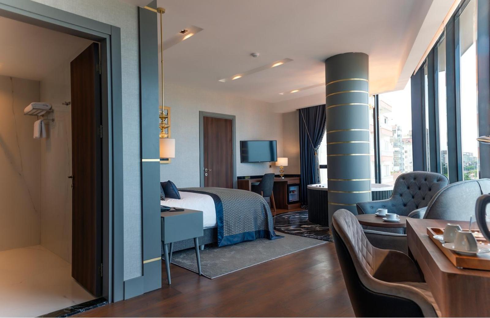 Deluxe Suite