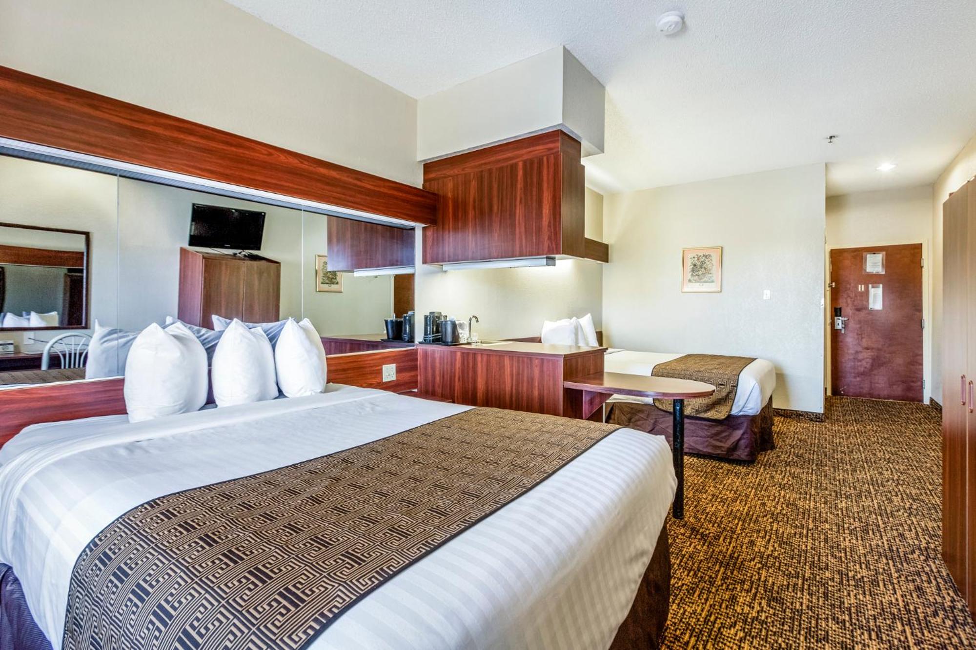 Premium 2 Queen Bed - Photo 4