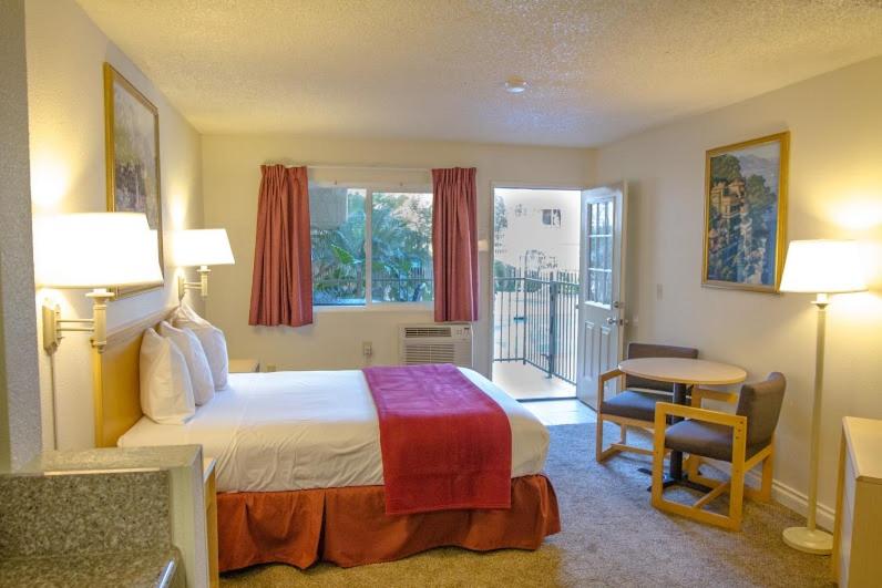Queen Room - Photo 2
