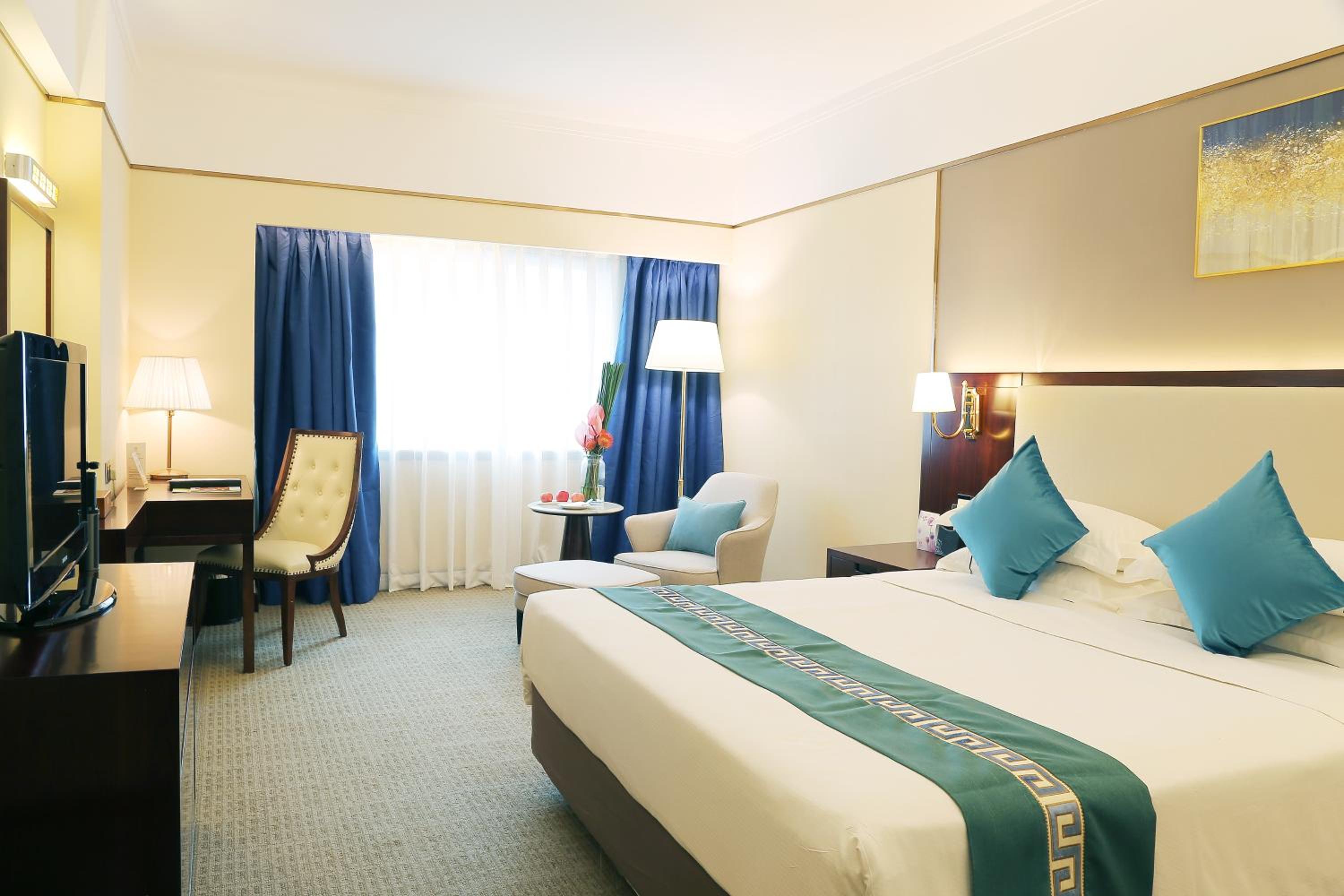 Business Queen Room