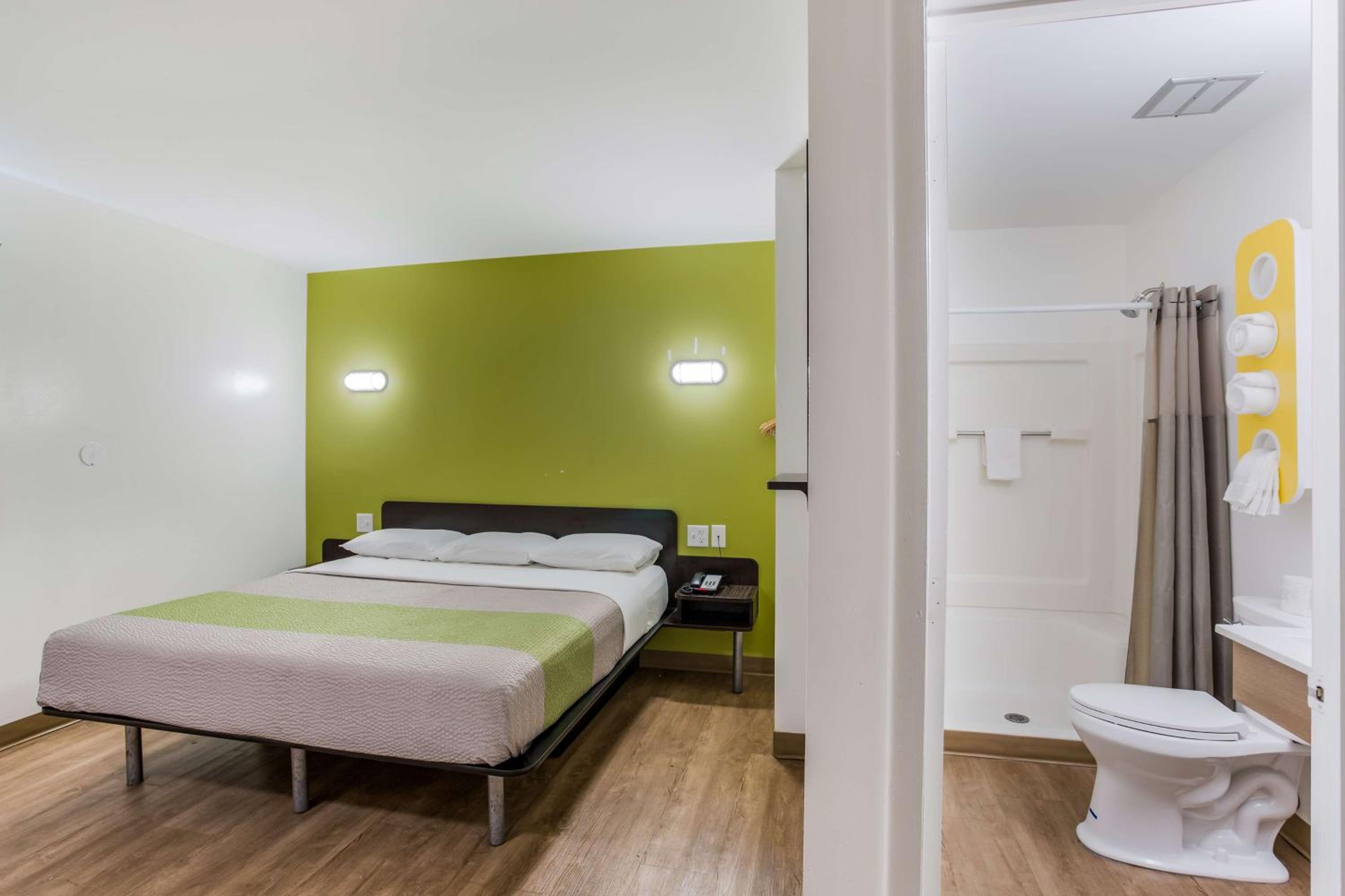 King Room - Non-Smoking