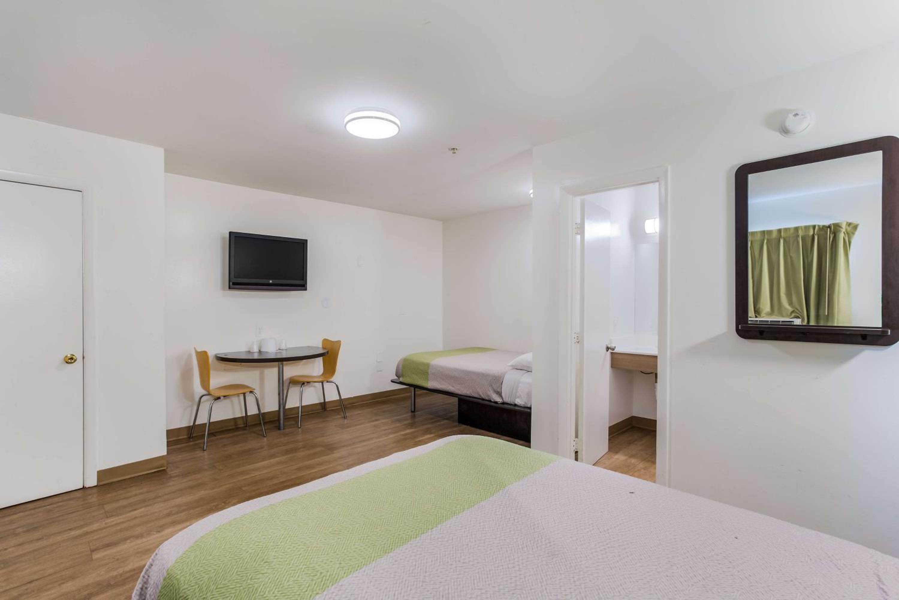Quadruple Room - Non-Smoking