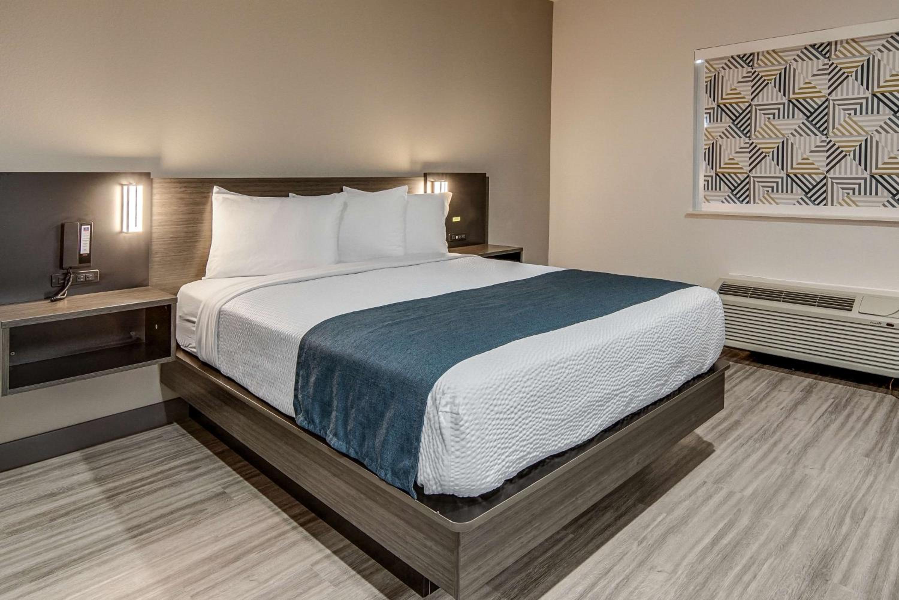Queen Room - Disability Access - Non-Smoking