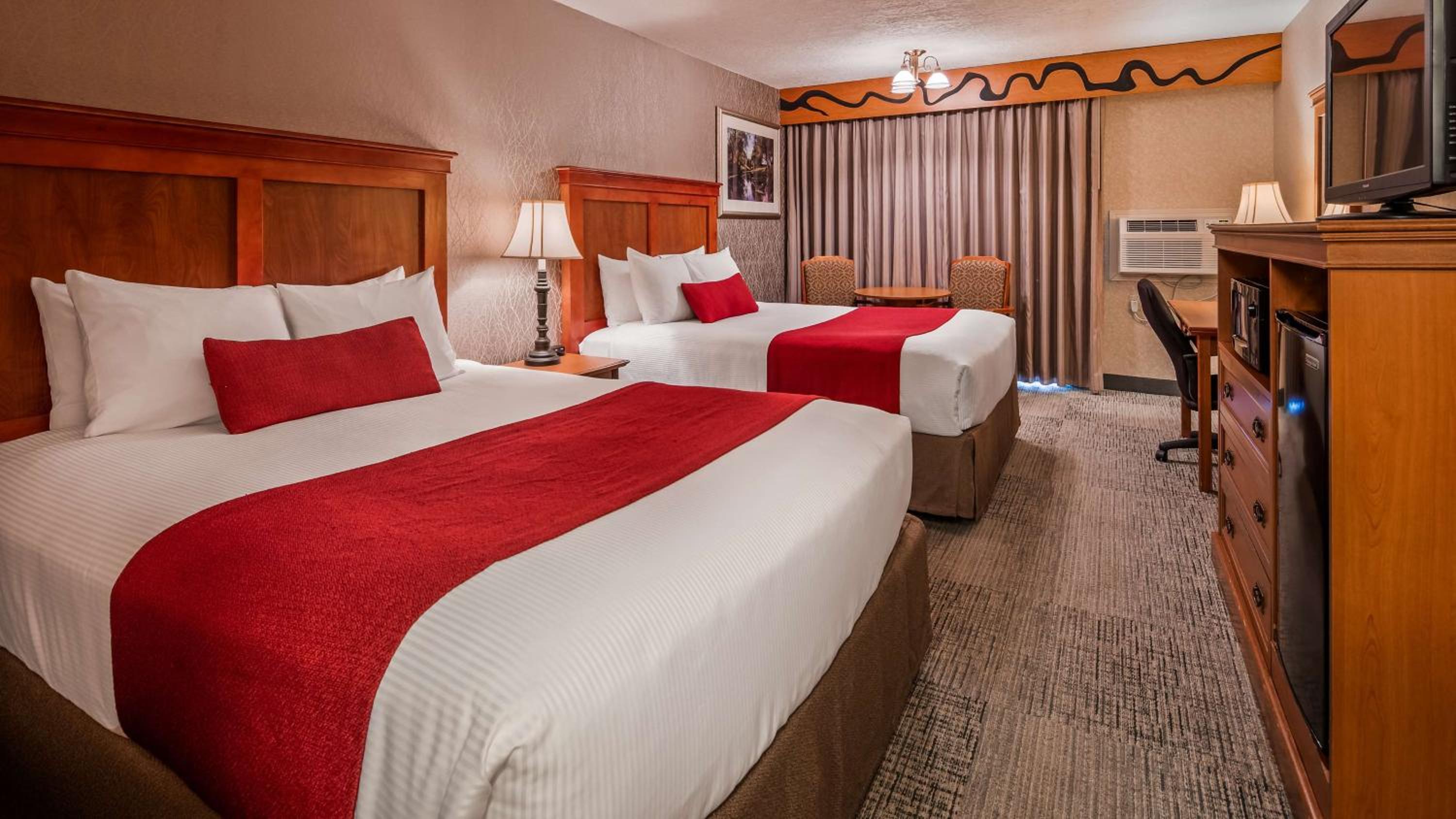 Queen Room with Two Queen Beds, Balcony and River View - Non-Smoking - Photo 1