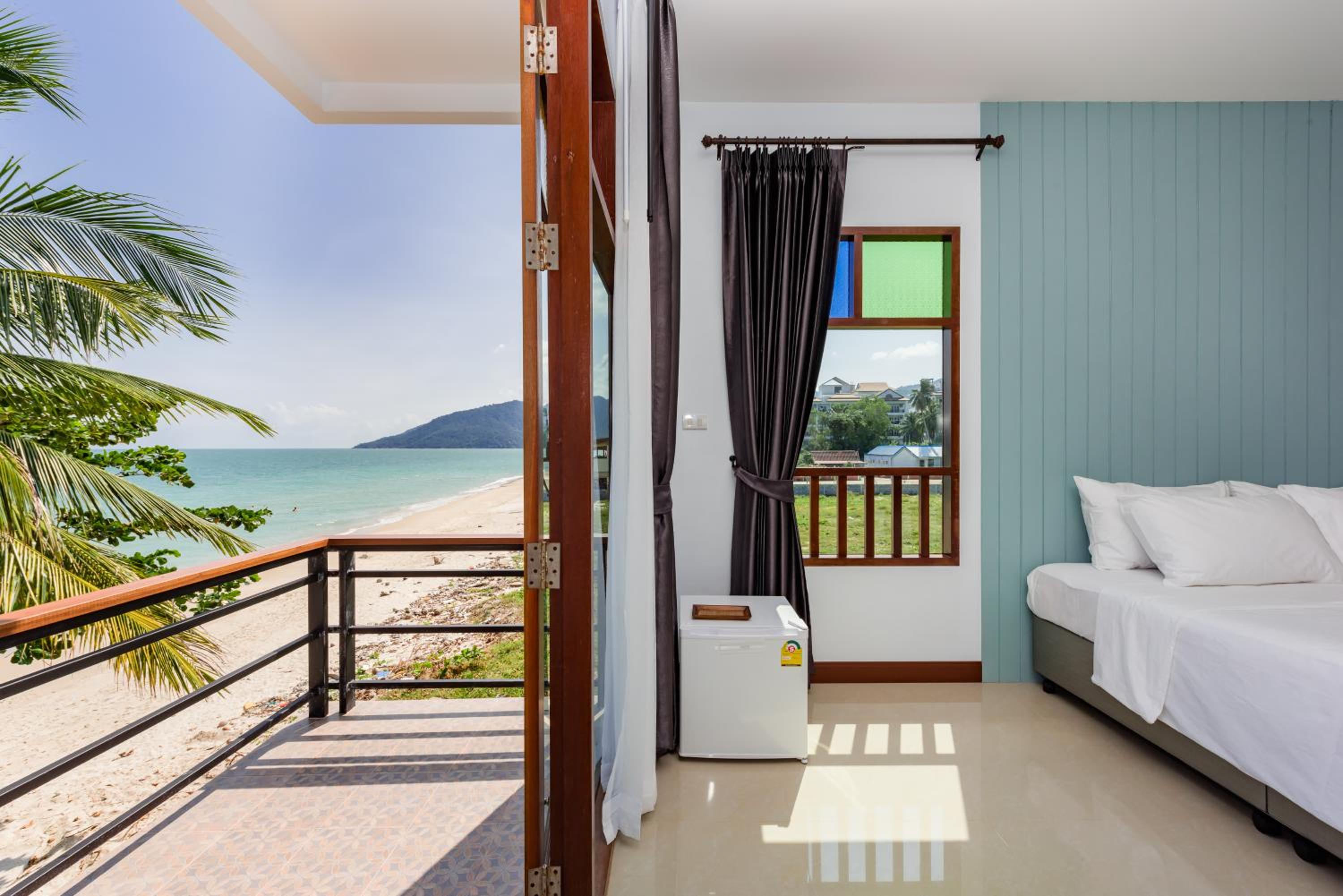 Standard Double or Twin Room with Sea View - Photo 12