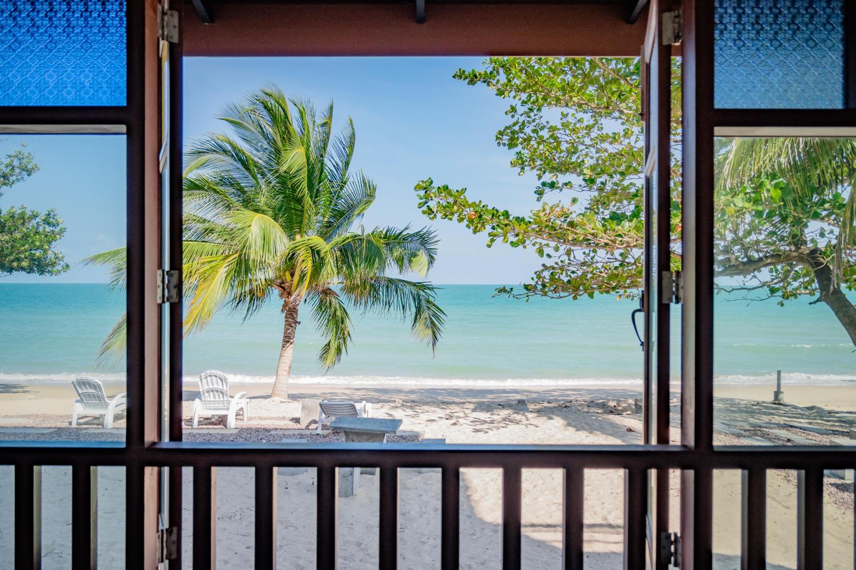 Standard Double or Twin Room with Sea View - Photo 4