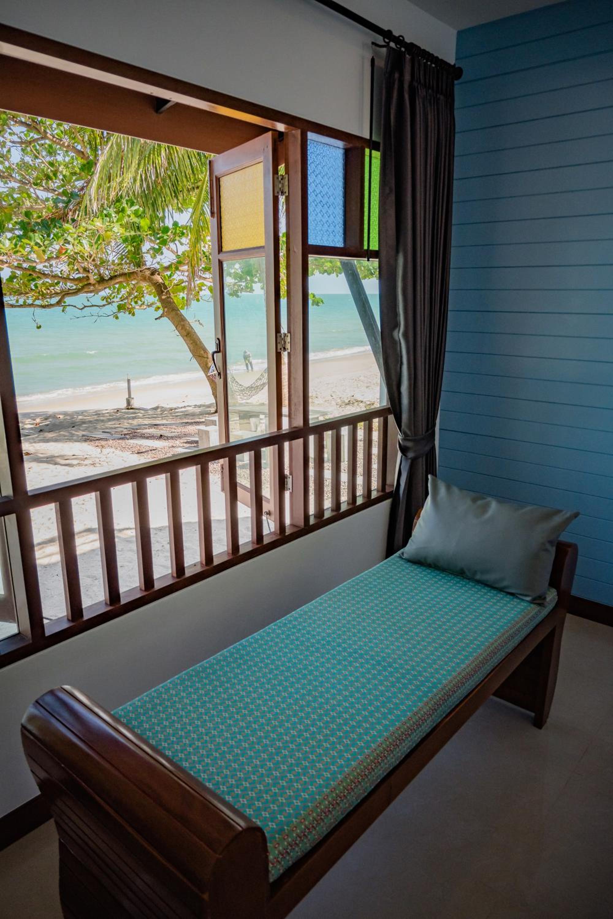 Standard Double or Twin Room with Sea View - Photo 5