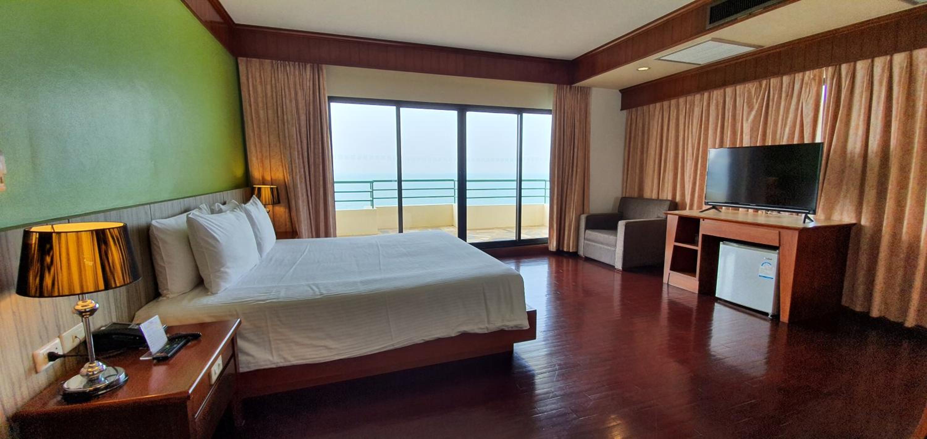 Two-Bedroom Suite thumbnail 5