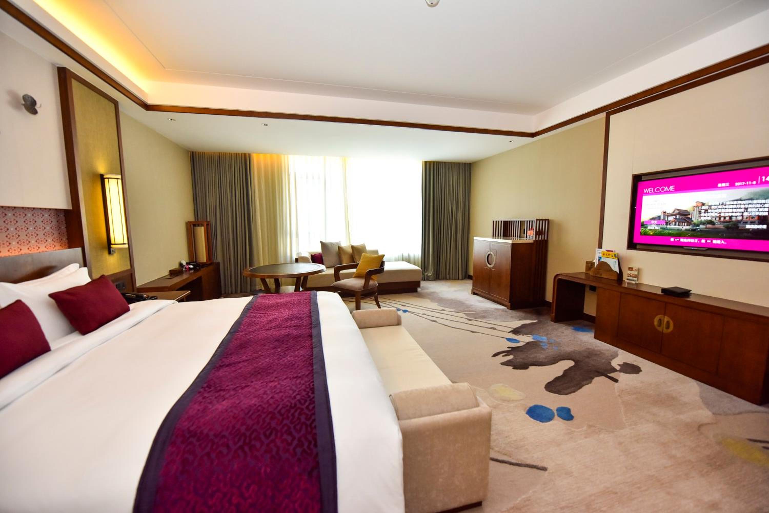 Deluxe King Room photo 2