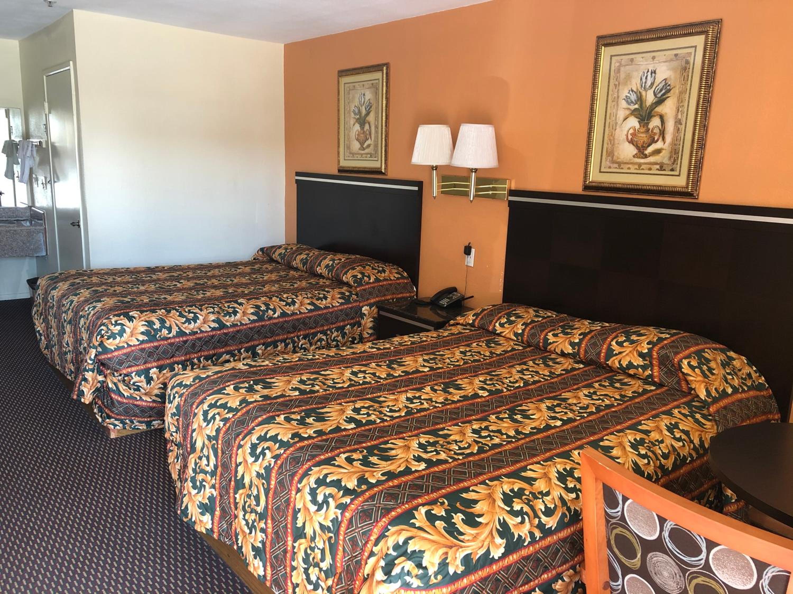 Queen Room with Two Queen Beds - Photo 1