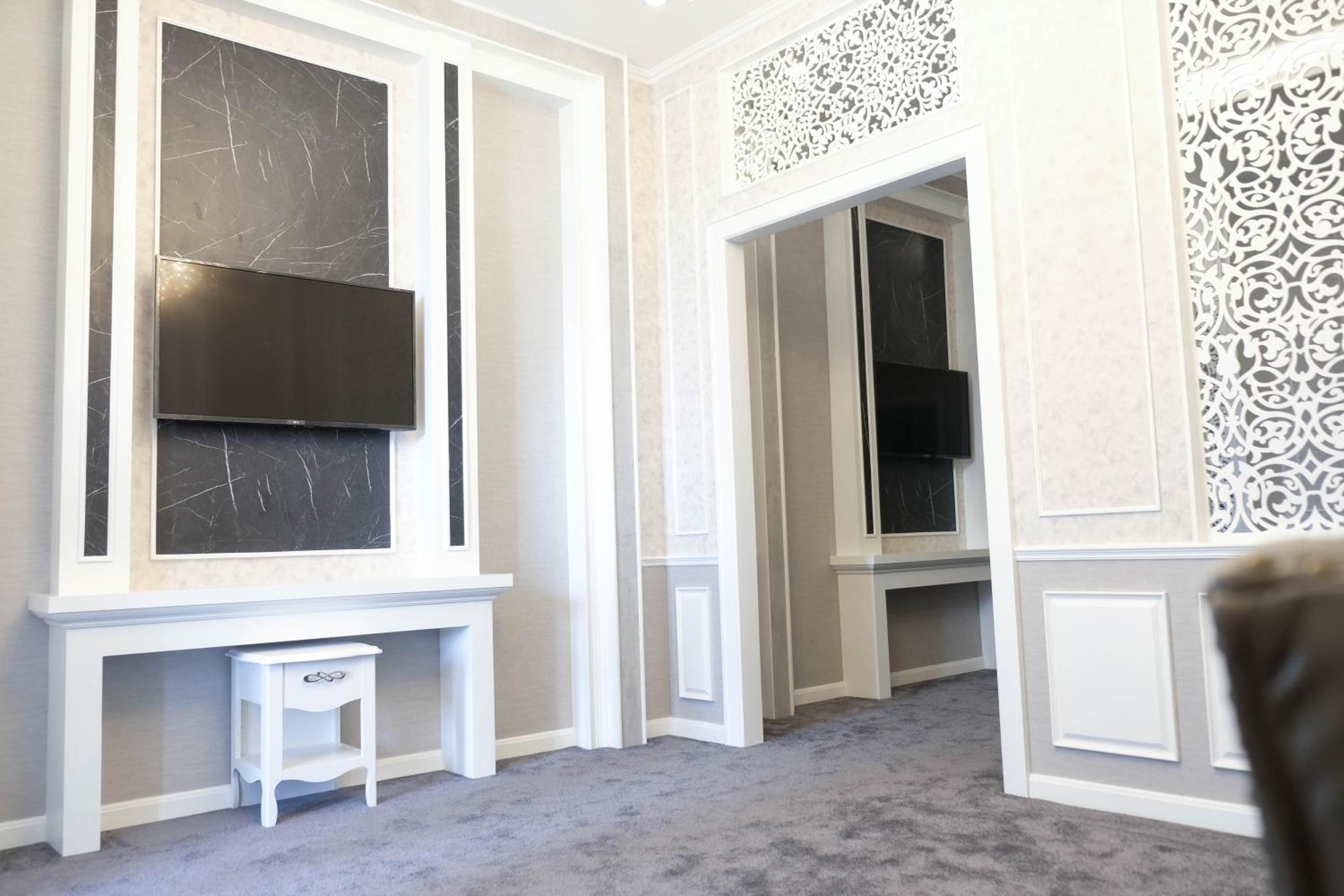 Honeymoon Suite - Photo 10
