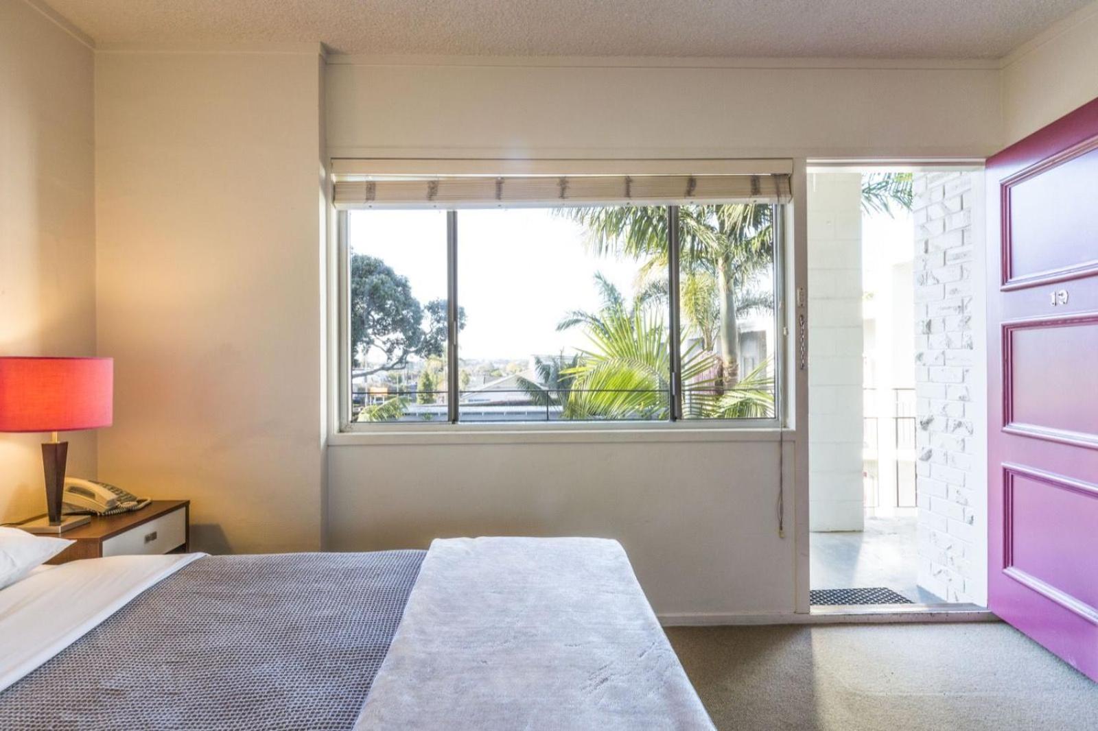One-Bedroom Suite - Photo 6