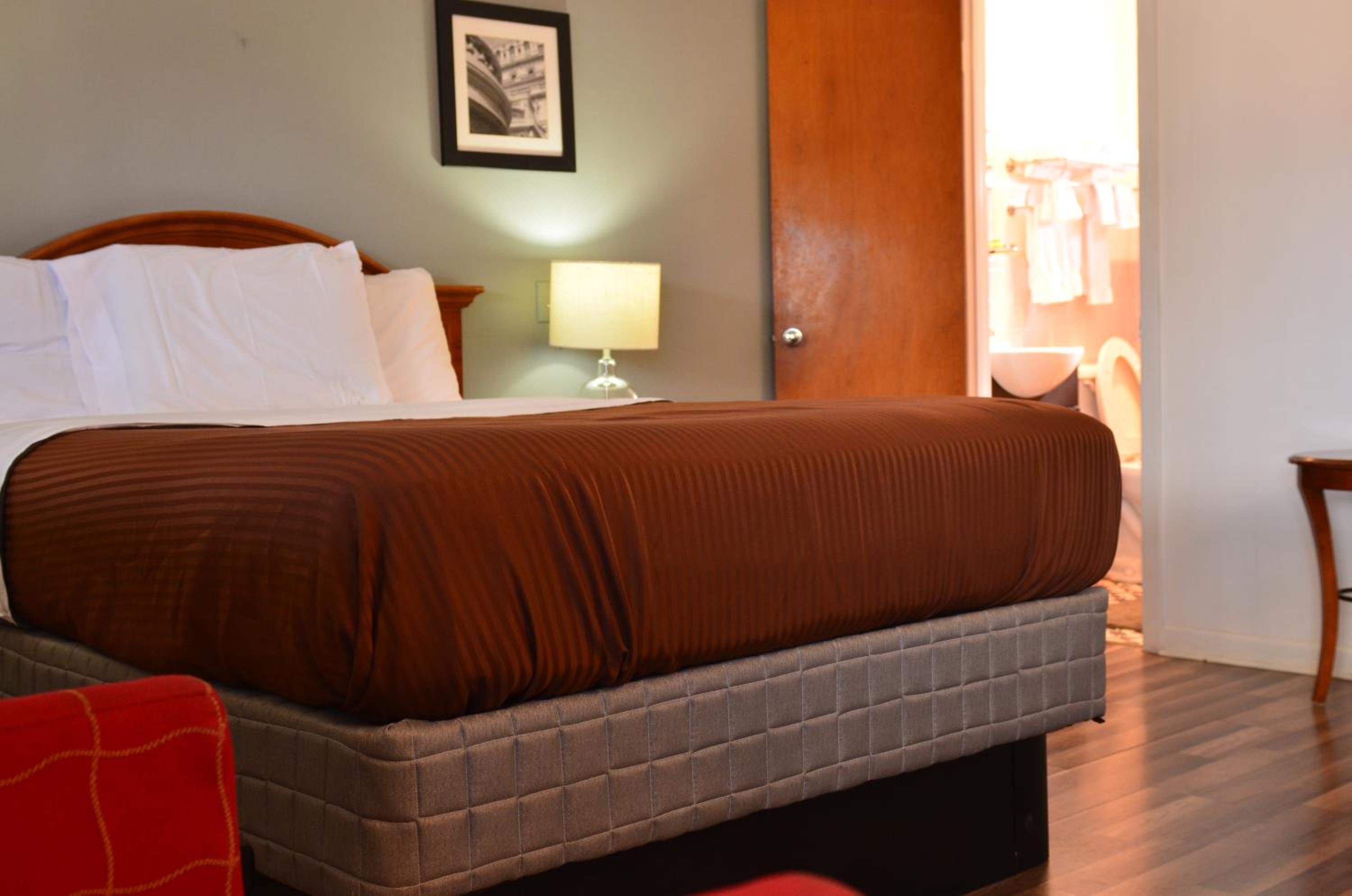 Queen Room photo 1