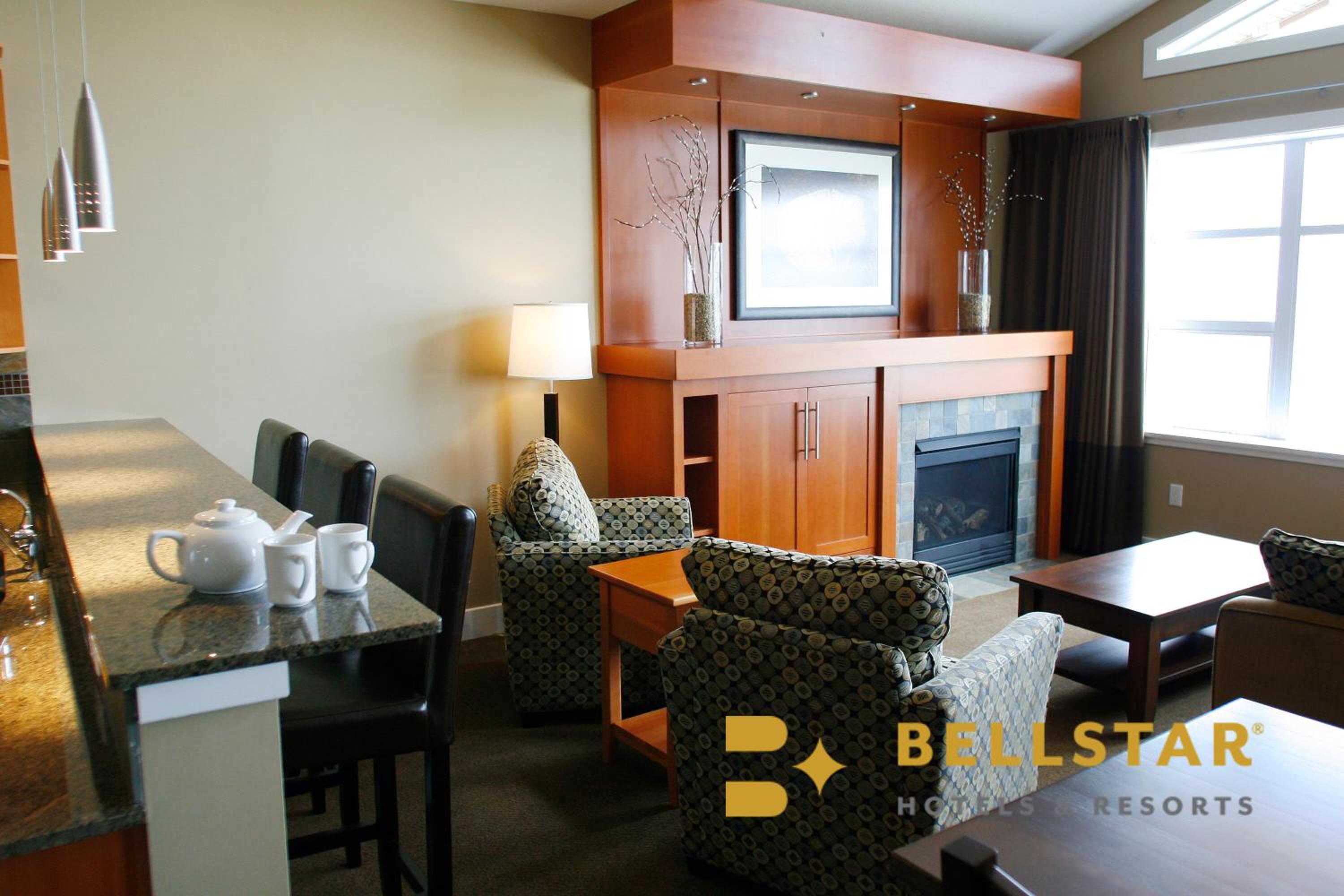 One-Bedroom Suite - Photo 2