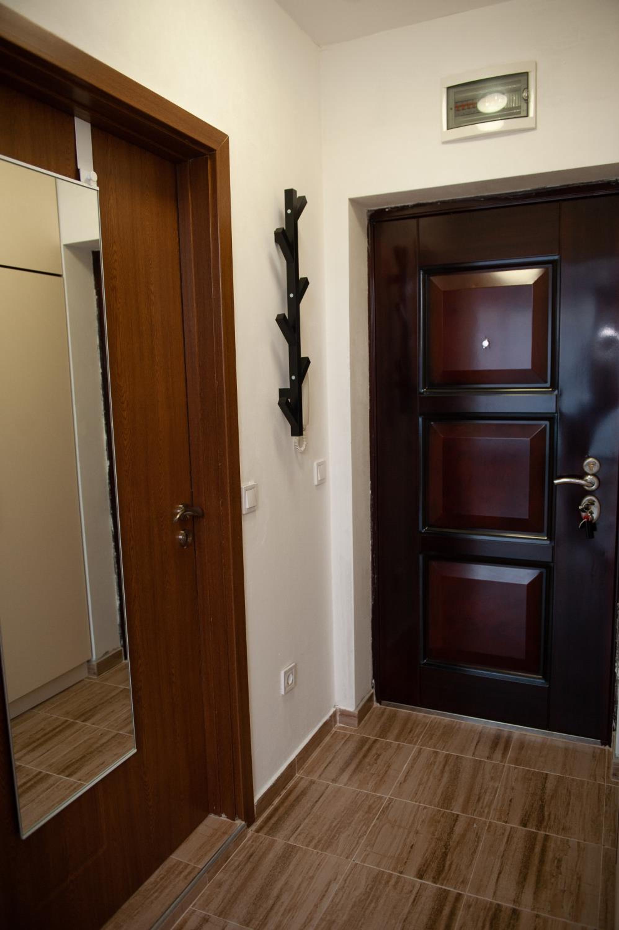 One-Bedroom Apartment - Photo 8