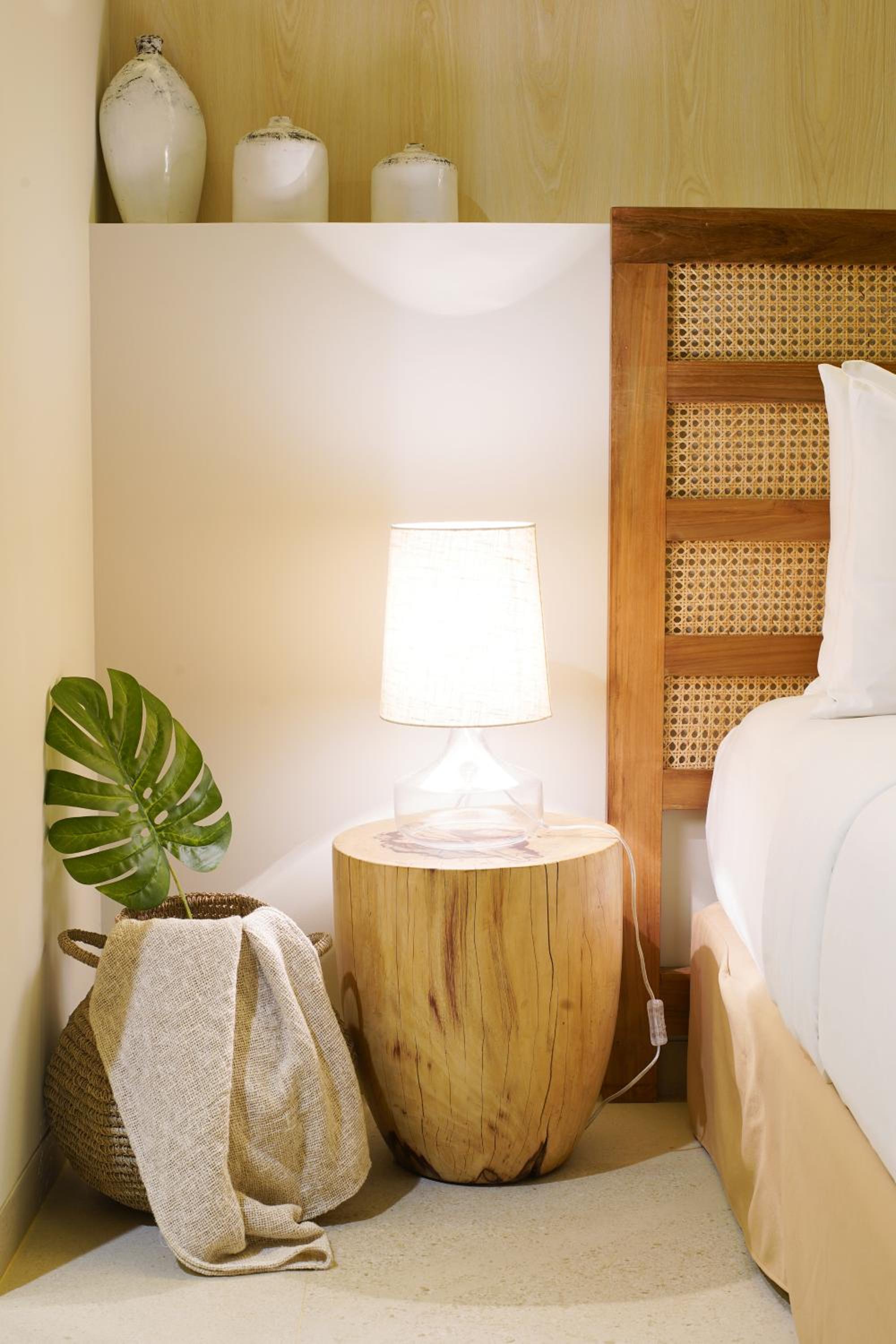Junior Suite with Balcony - Photo 3