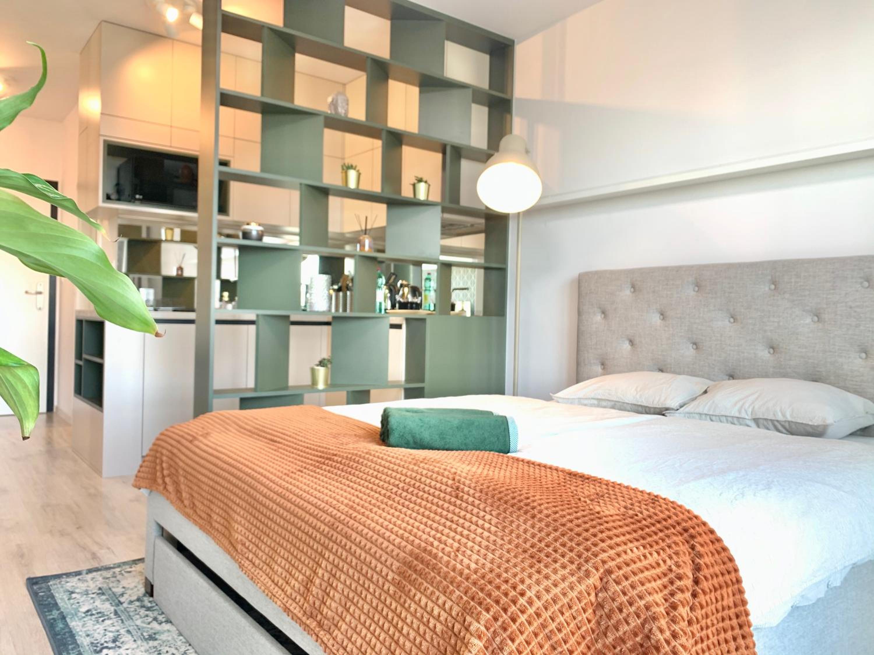 One-Bedroom Apartment - Photo 1