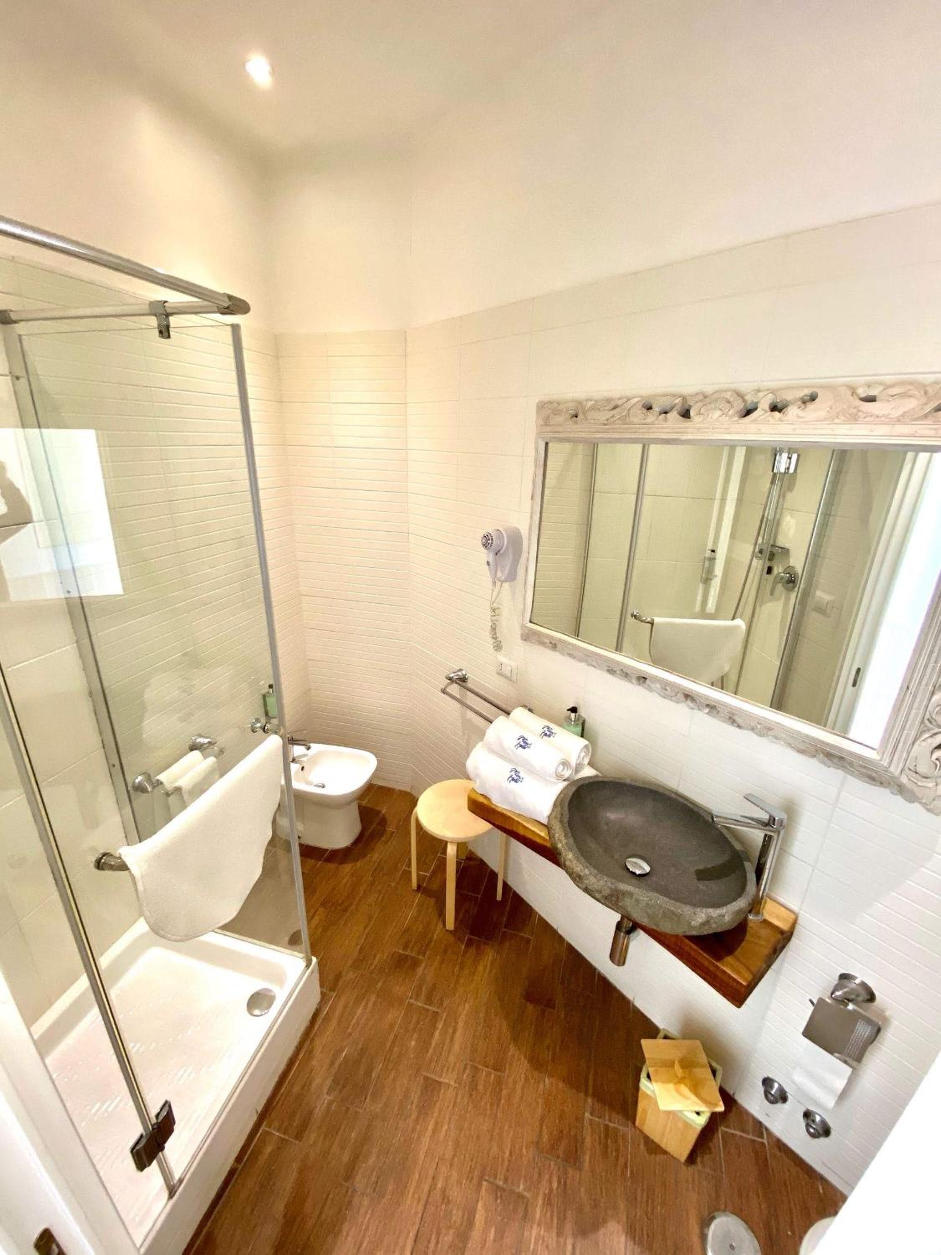 Double Room with Sea View - Photo 4