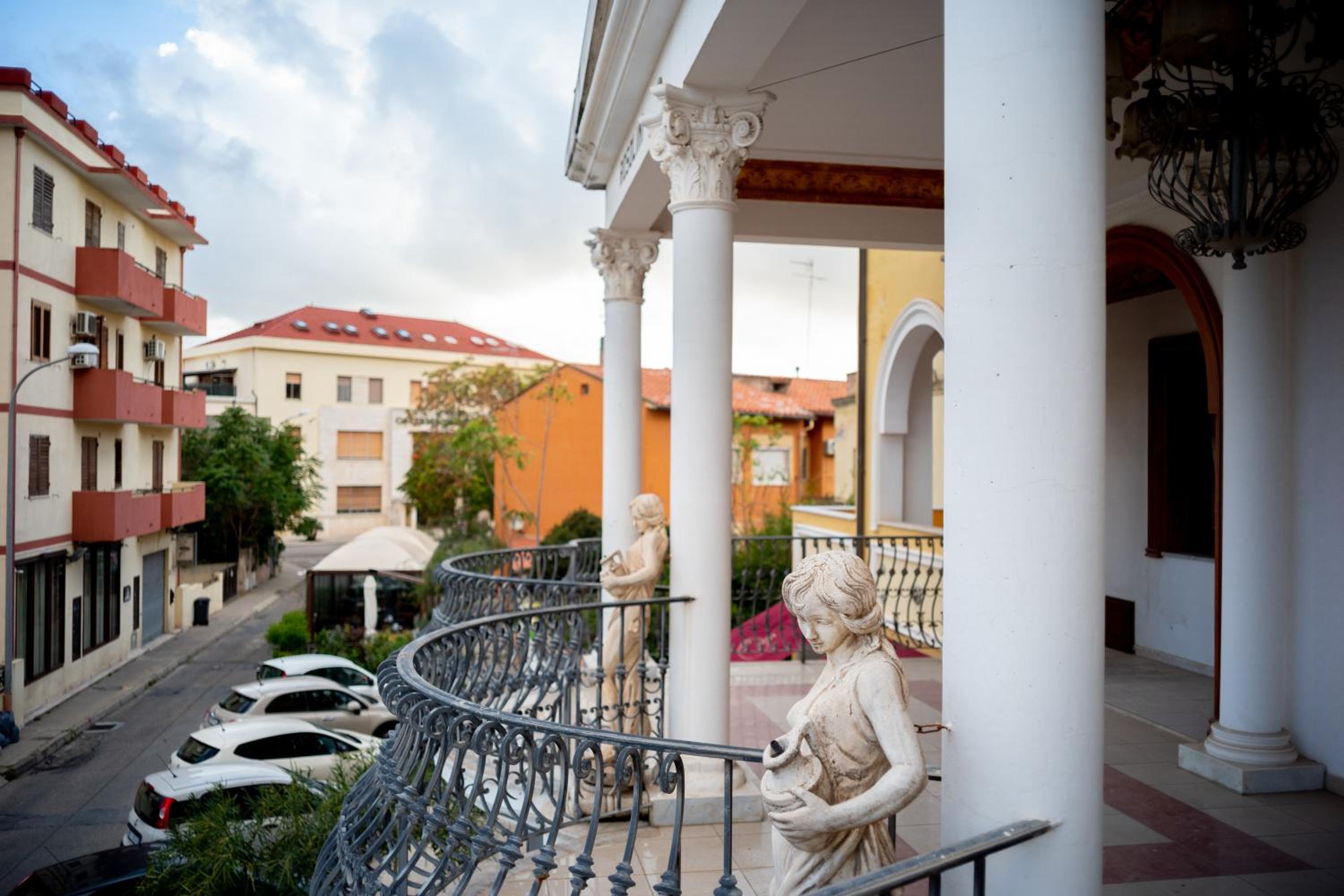 Deluxe Double Room with Balcony photo 2