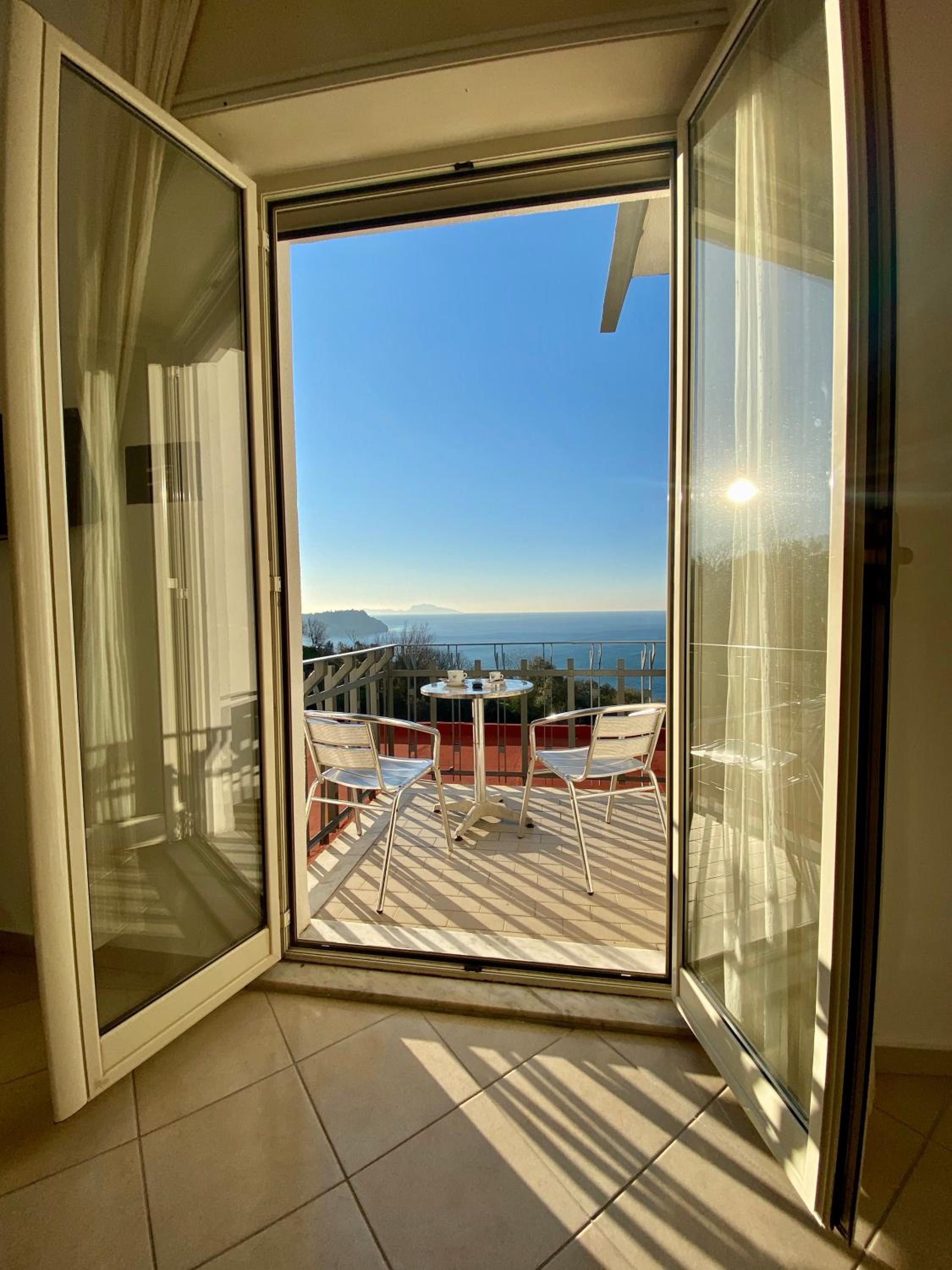 Double Room with Sea View - Photo 7