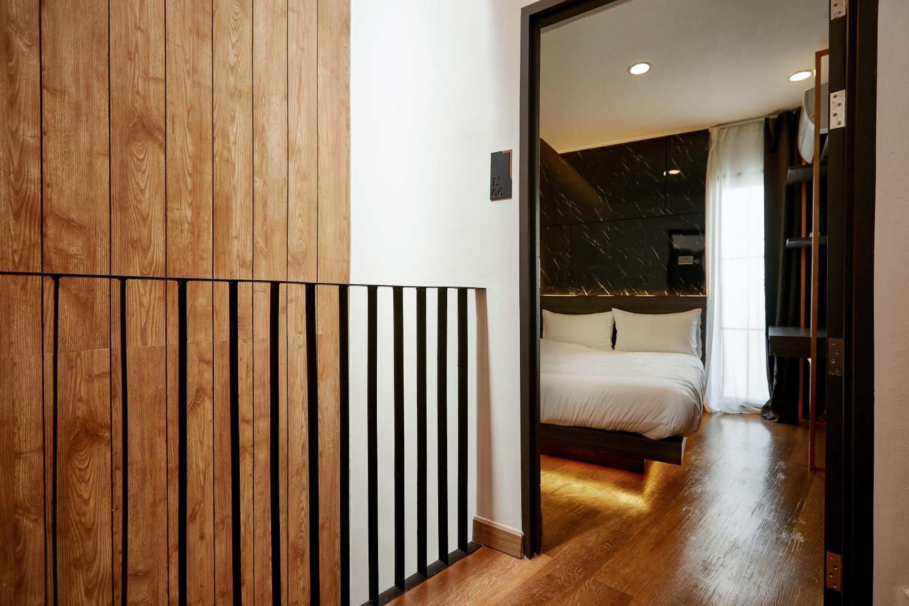 Small Single Room photo 3