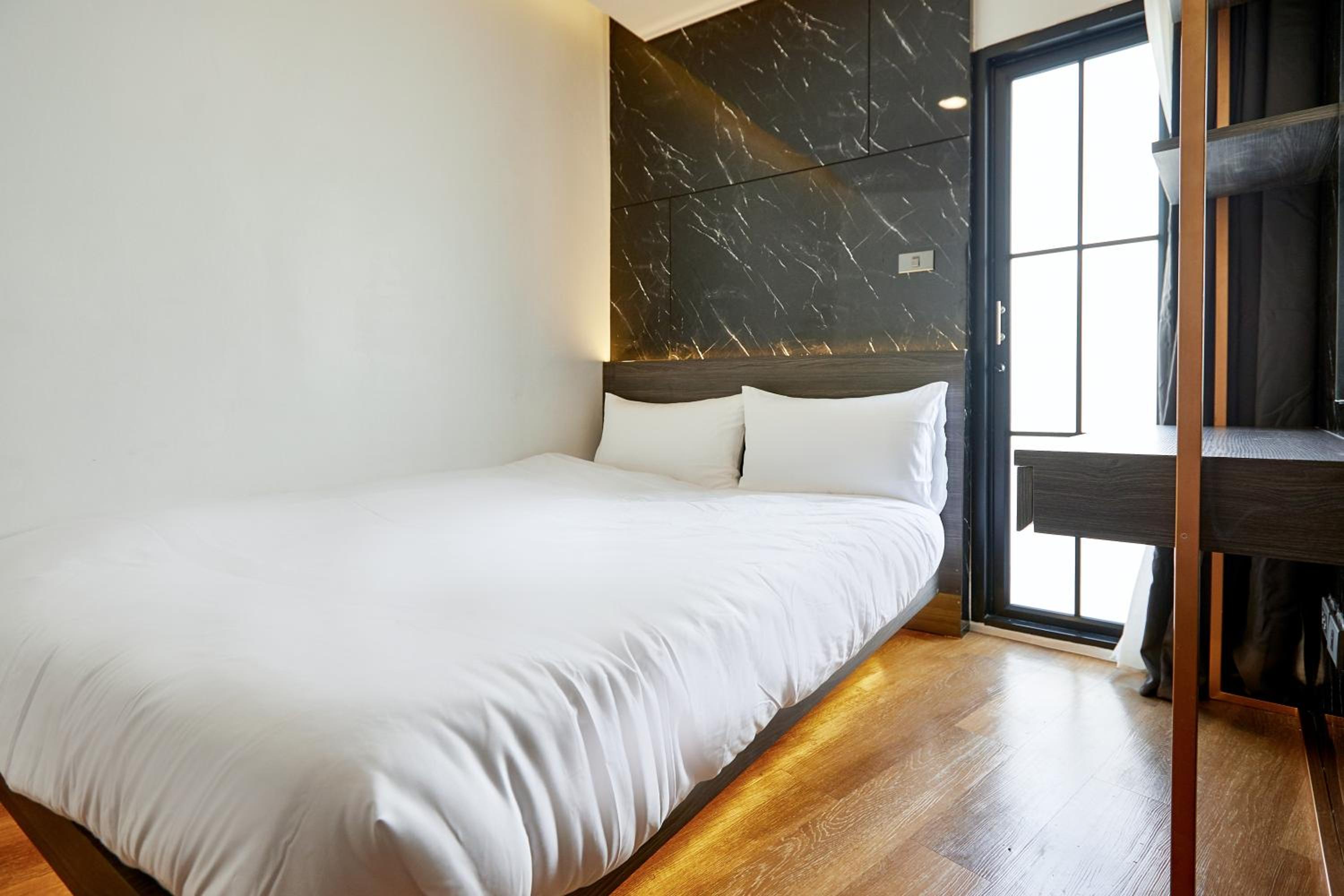 Small Single Room photo 2