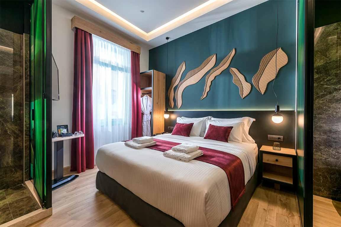 Signature Room - Photo 1