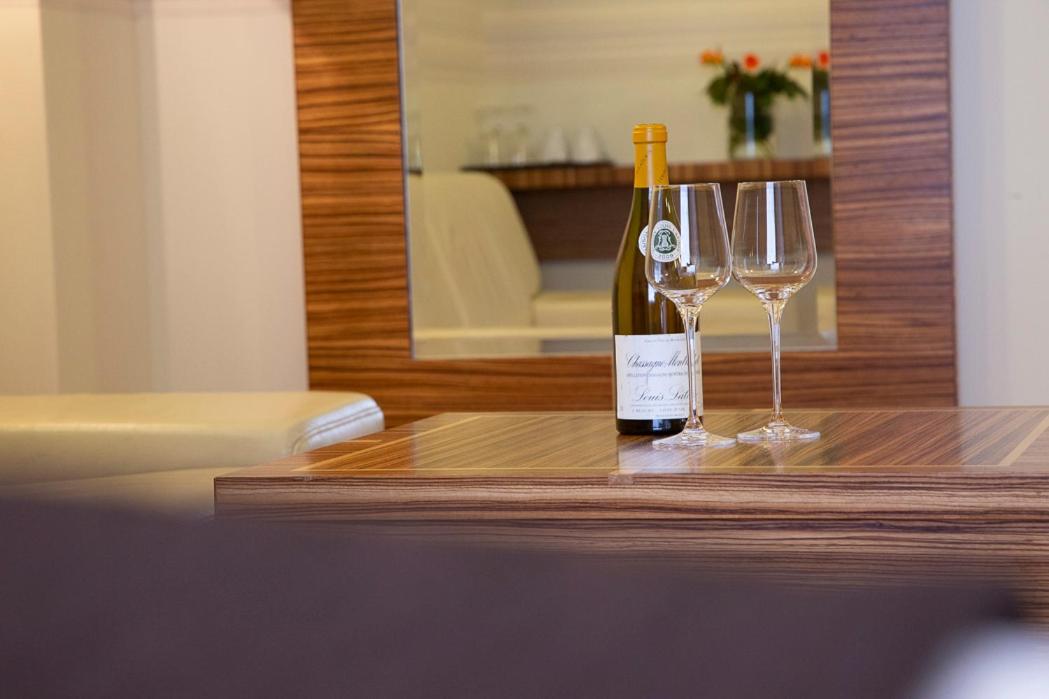 Suite - Photo 2