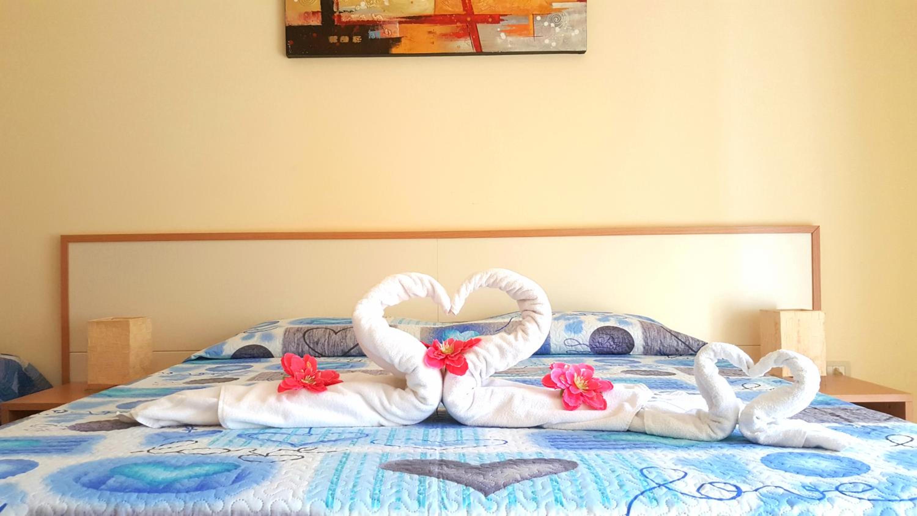 Deluxe Queen Suite - Photo 1