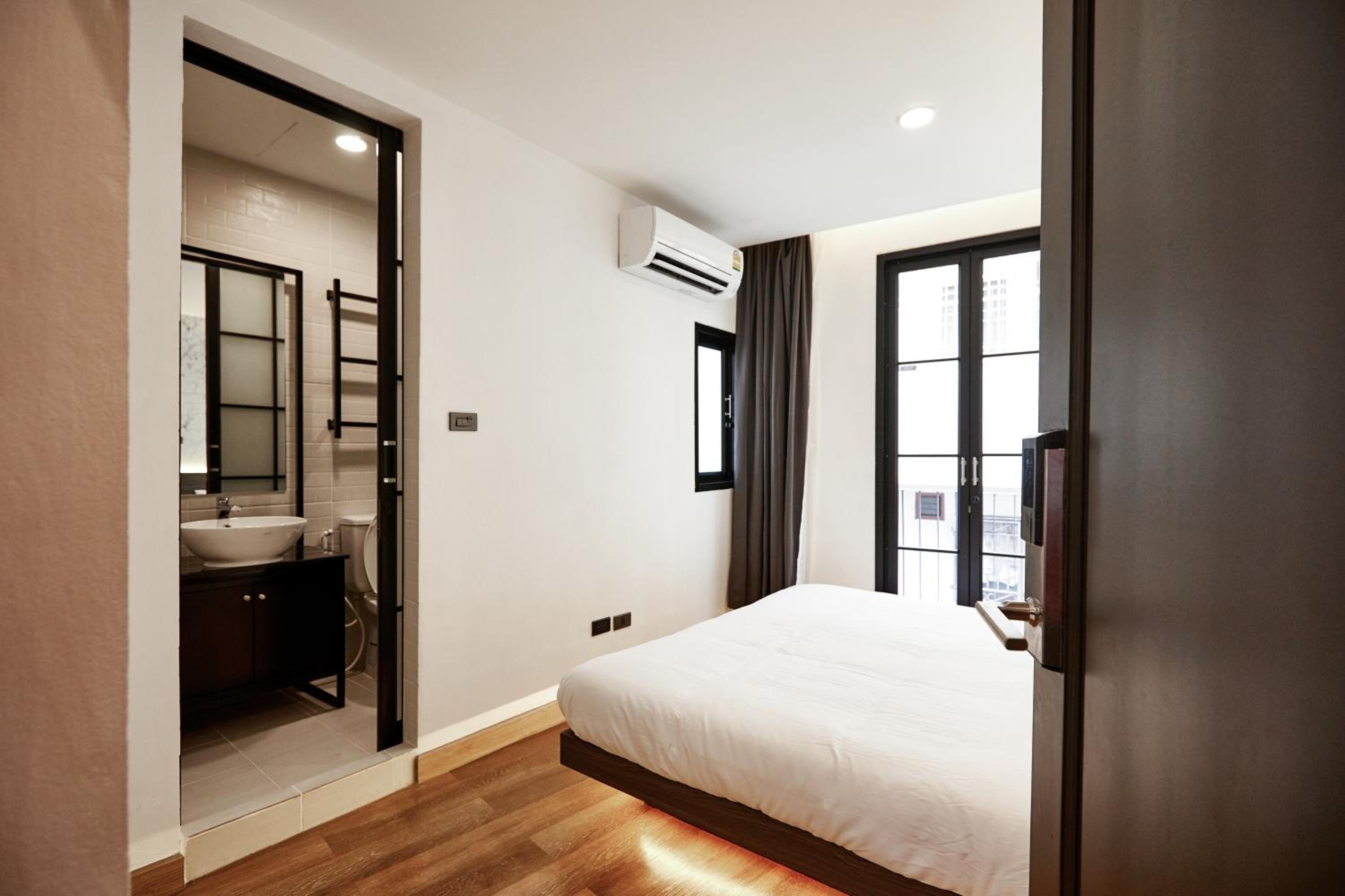 Deluxe King Room photo 3