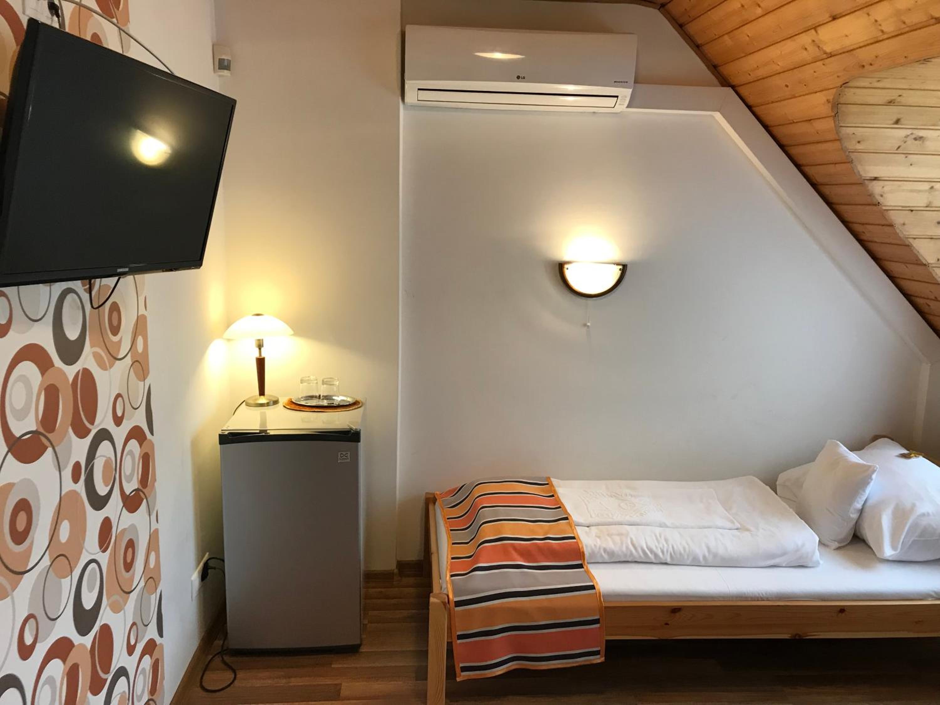 Standard Twin Room photo 1