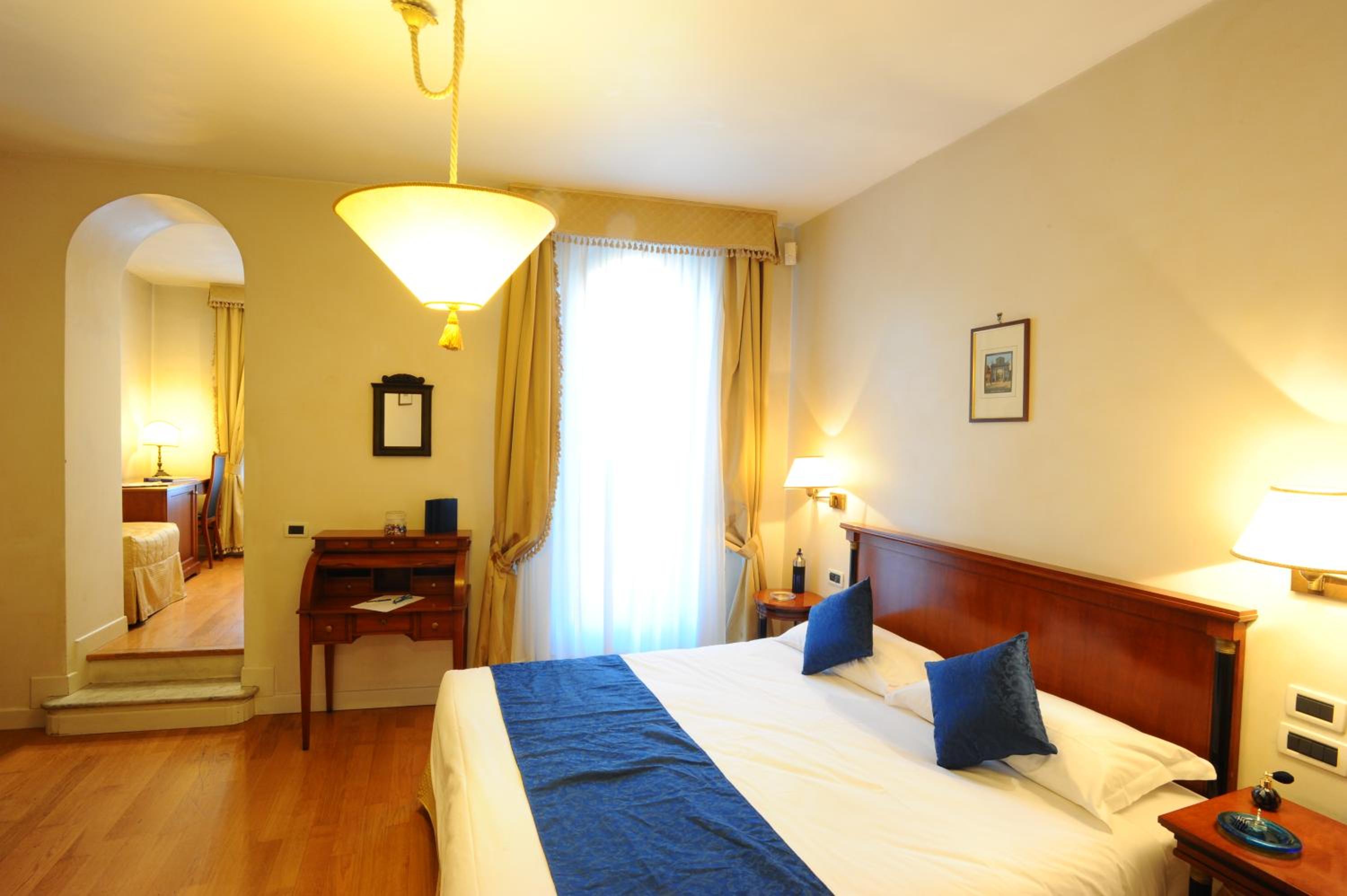 Two Connecting Double Rooms with Terrace and 2 Bathrooms photo 1