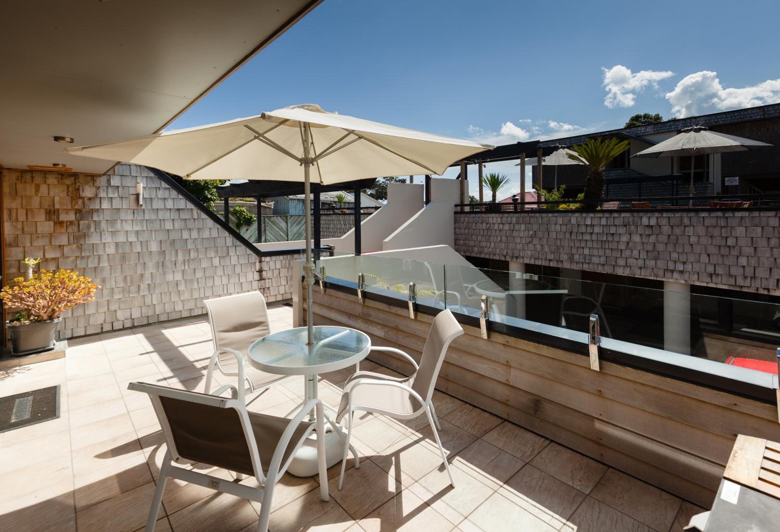Two-Bedroom Apartment - Poolside - Photo 6