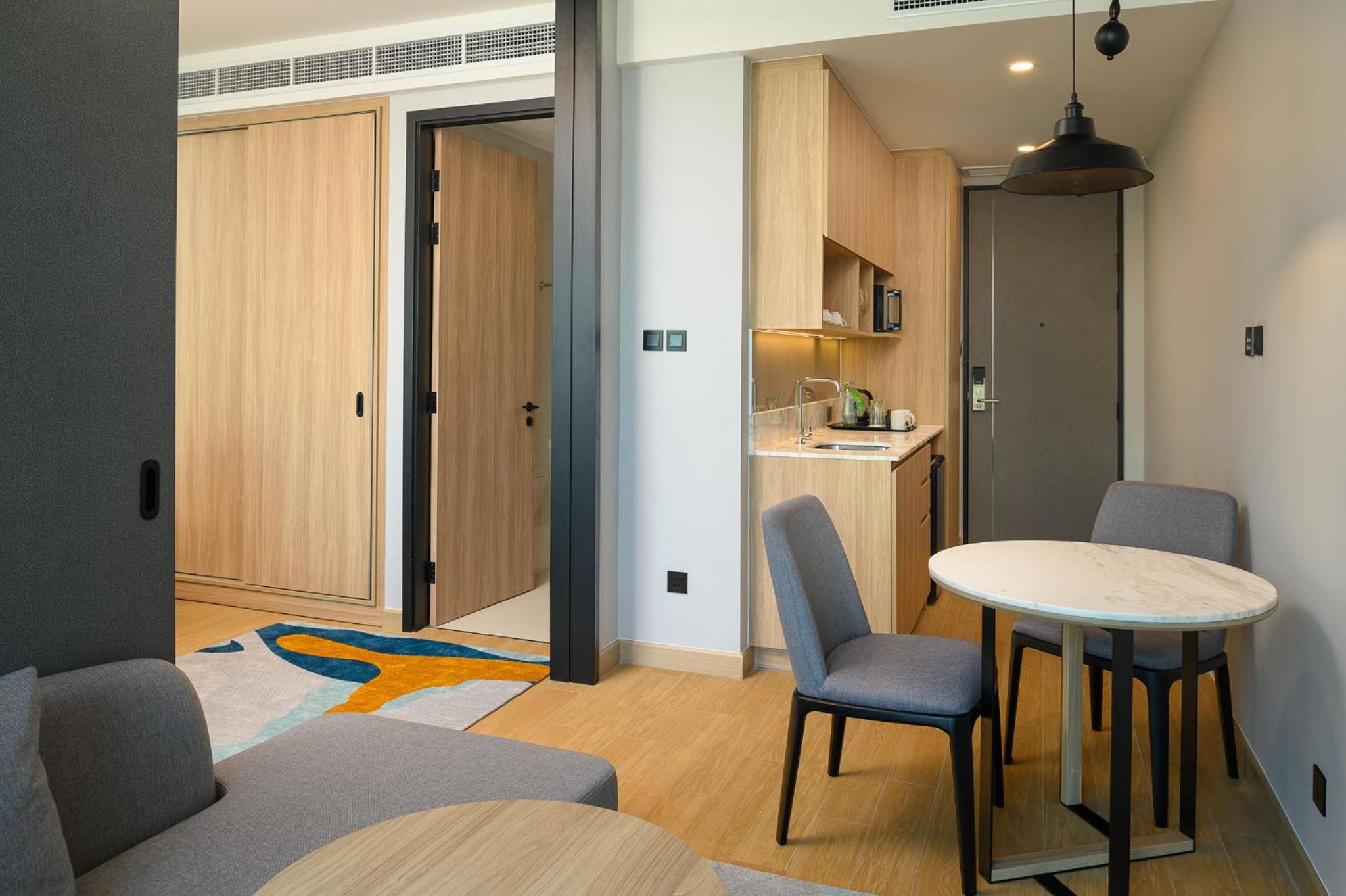 Suite with Balcony - Photo 3