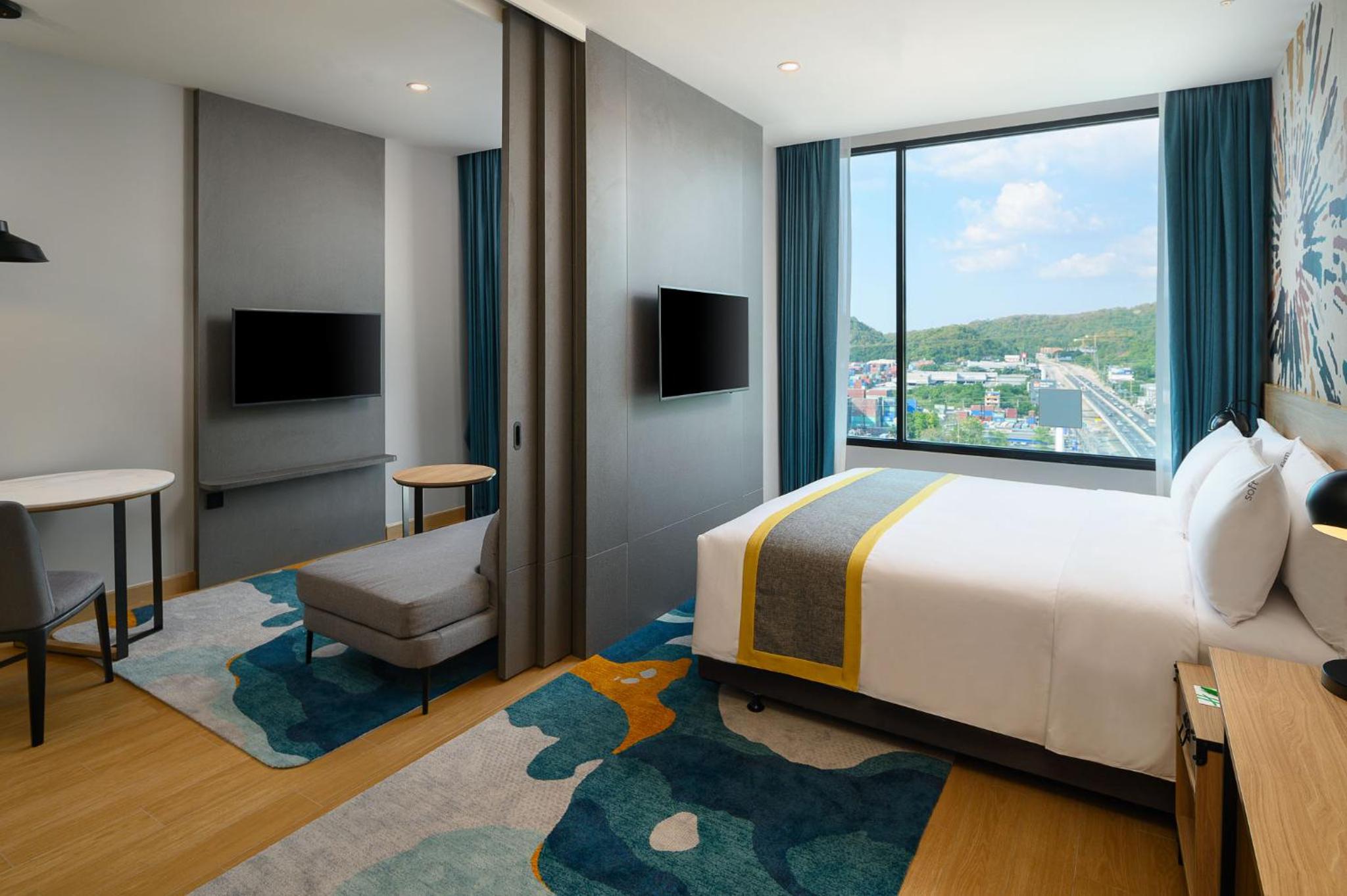 Suite with Balcony - Photo 2