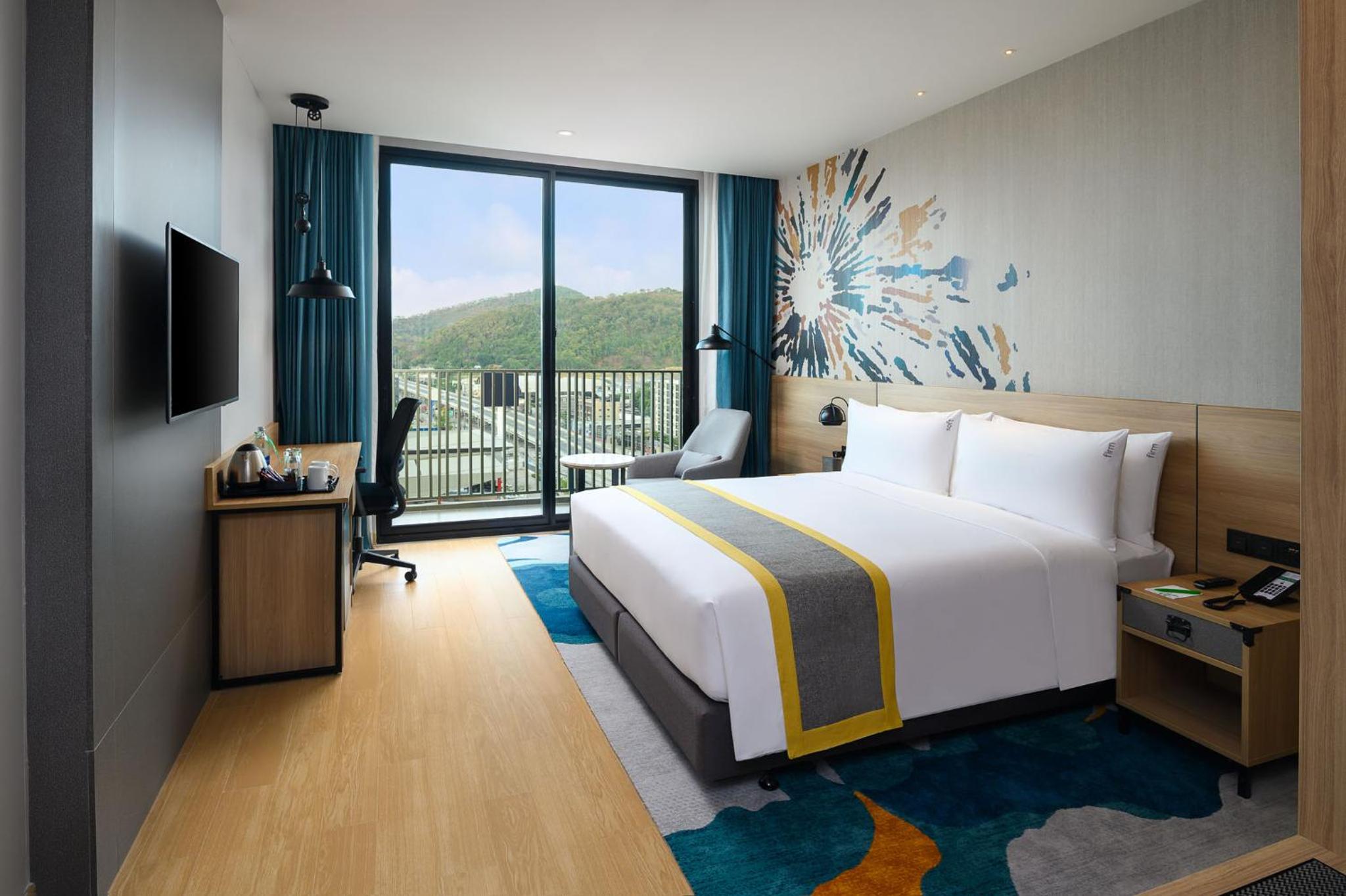 Standard King Room - Photo 5