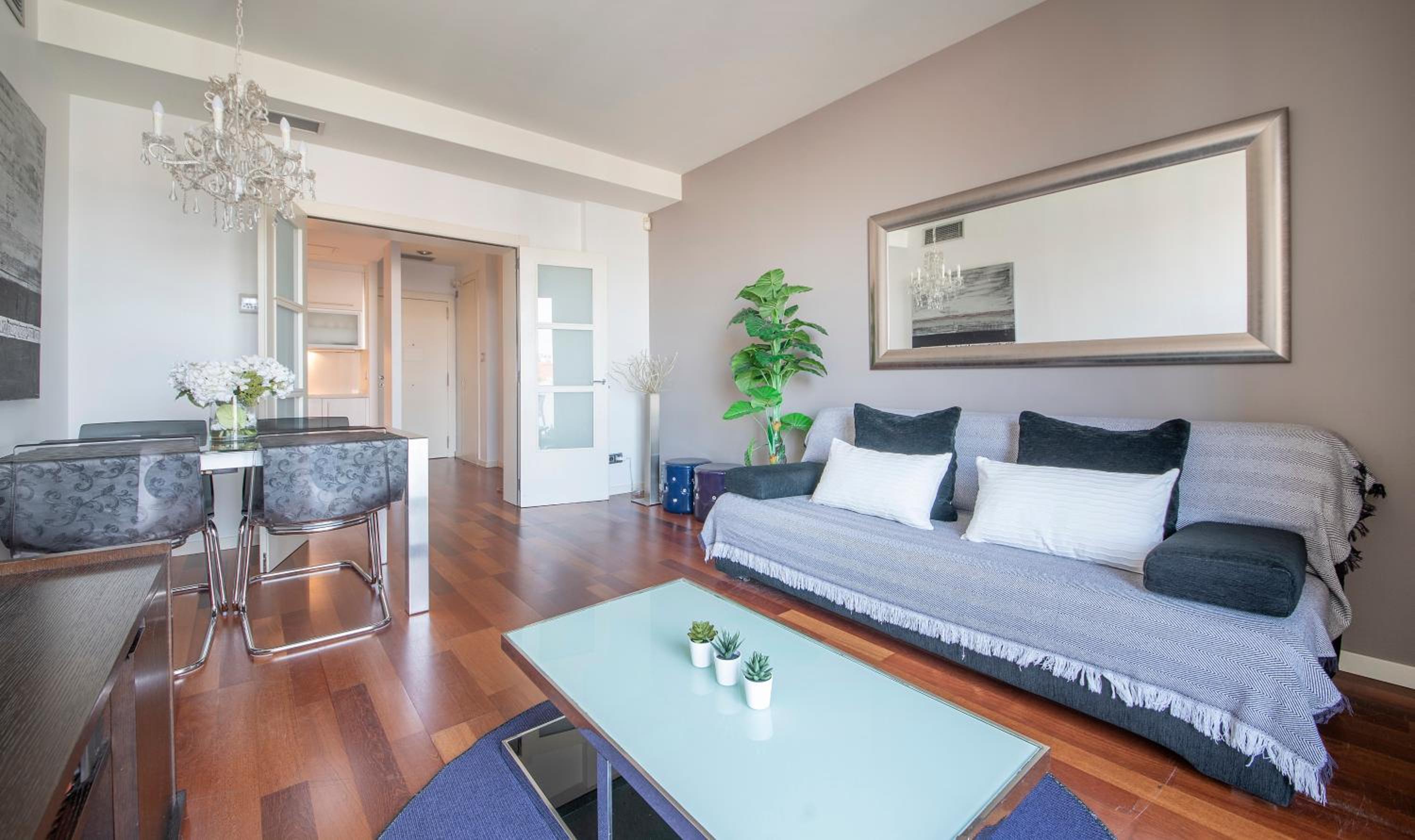 Apartment with Balcony - Ronda Sant Pere 3 photo 2