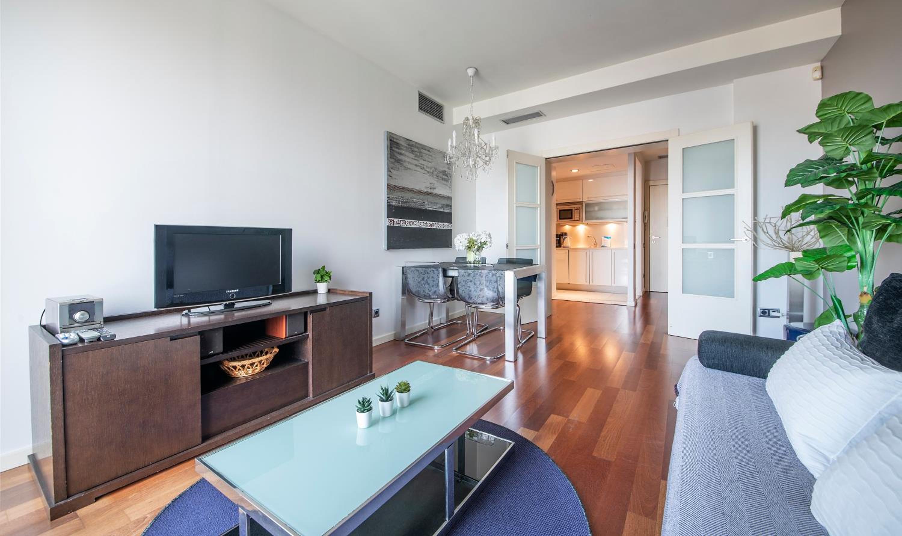Apartment with Balcony - Ronda Sant Pere 3 photo 3
