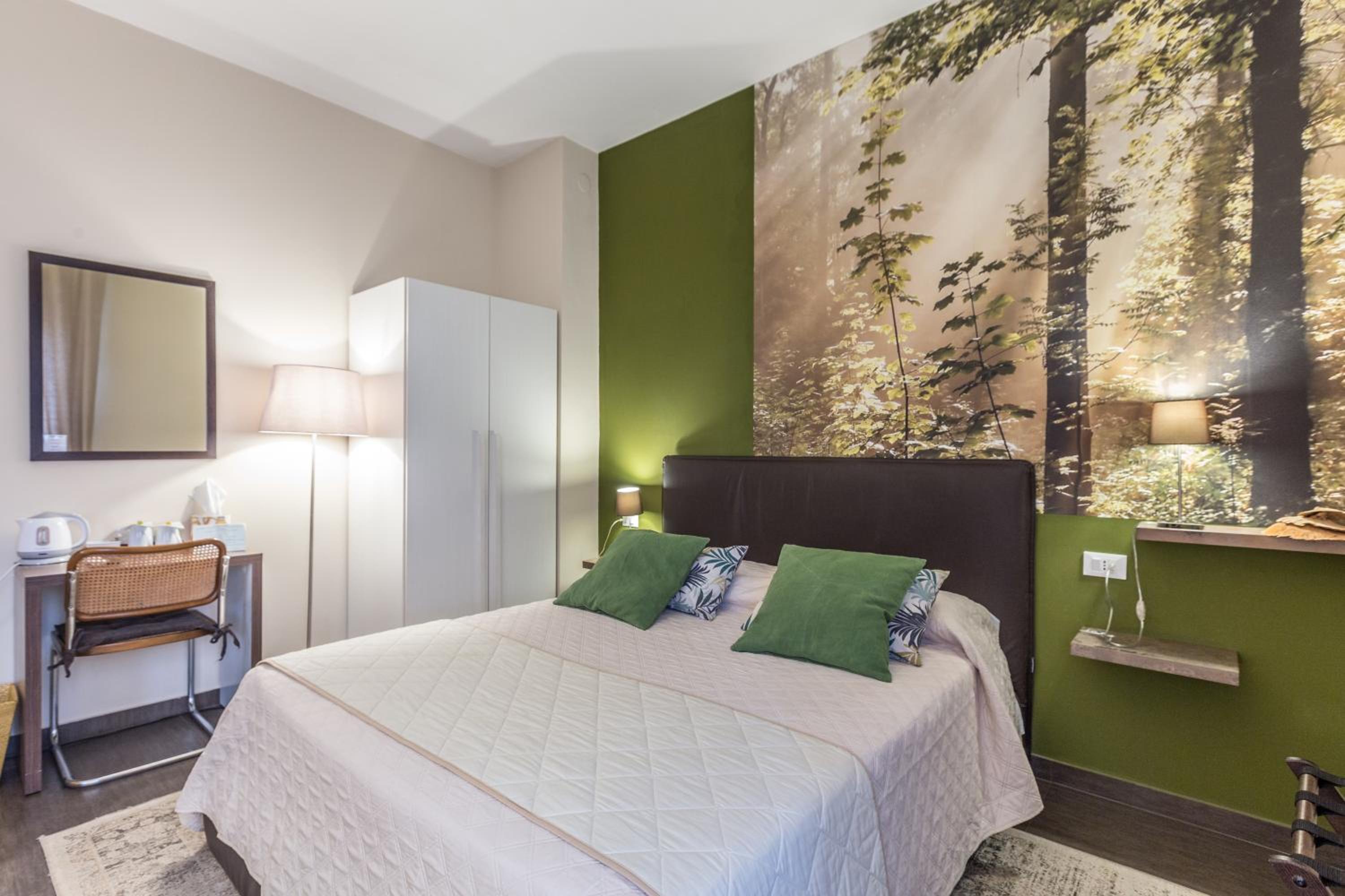 Deluxe Double Room with Private Bathroom photo 2